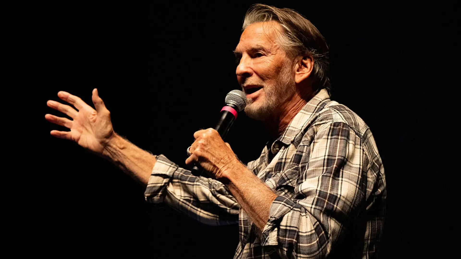 El cantante Kenny Loggins exige a Trump que elimine su canción del vídeo que hizo con IA lanzando excrementos contra manifestantes