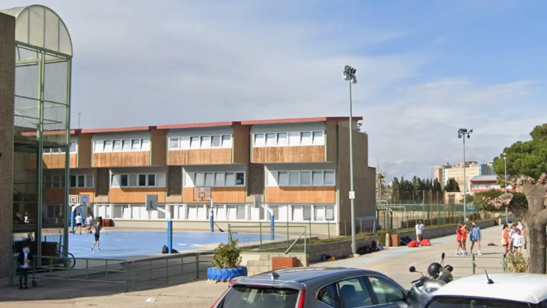 Herido un niño de 11 años tras caerse por la ventana de un primer piso en el colegio Maristas de Zaragoza