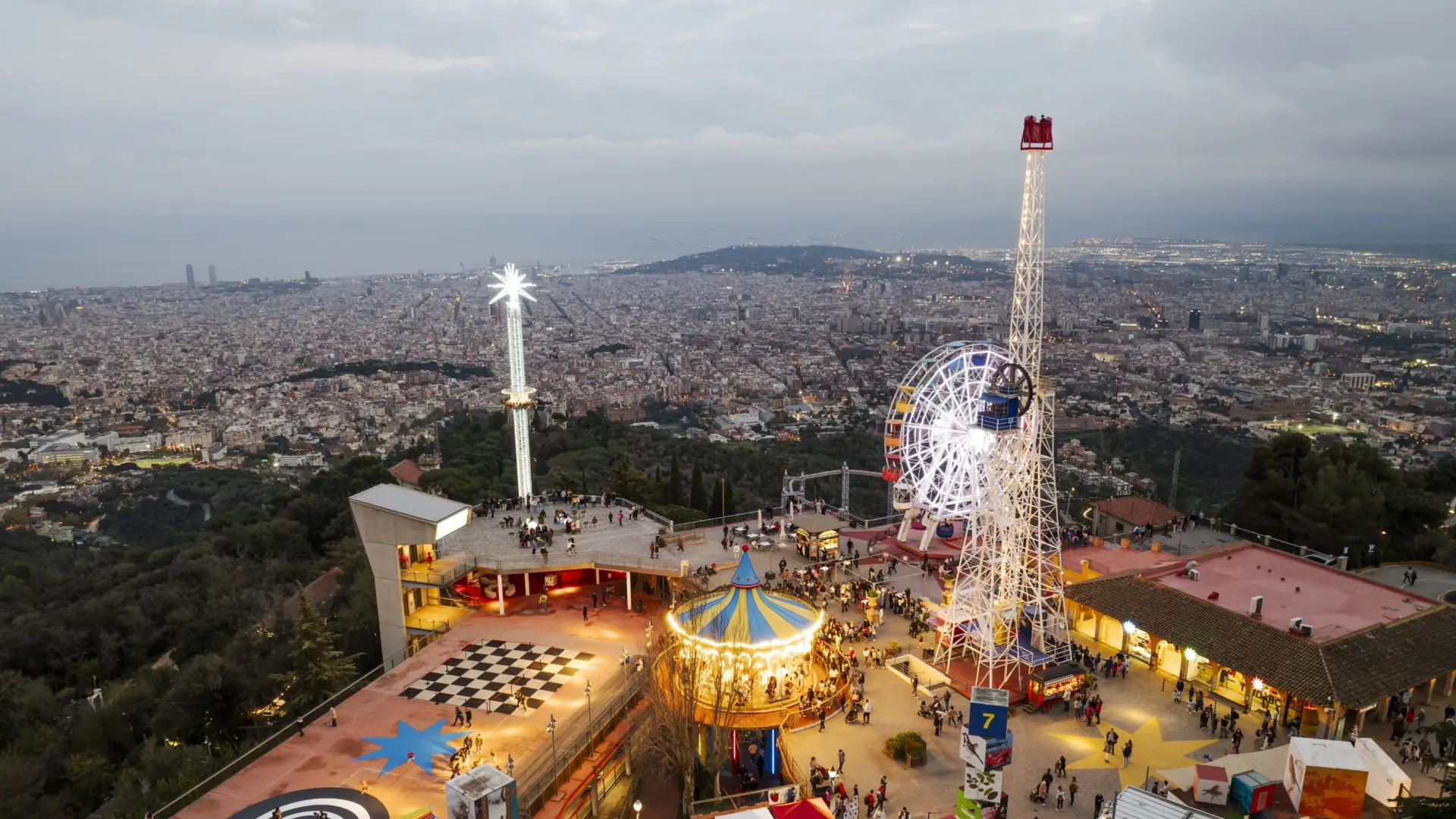 Los trabajadores del Tibidabo convocan una huelga el 25 y 26 de octubre y 1 y 2 de noviembre para pedir mejoras salariales