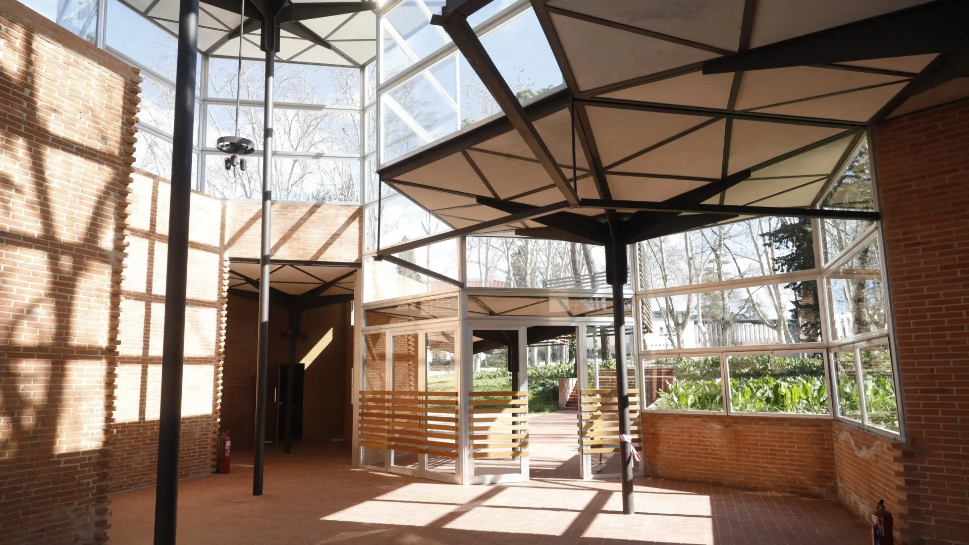 El Pabellón de los Hexágonos, otra joya de Madrid en restauración: de la Expo de 1958 en Bruselas a su renacer en Casa de Campo