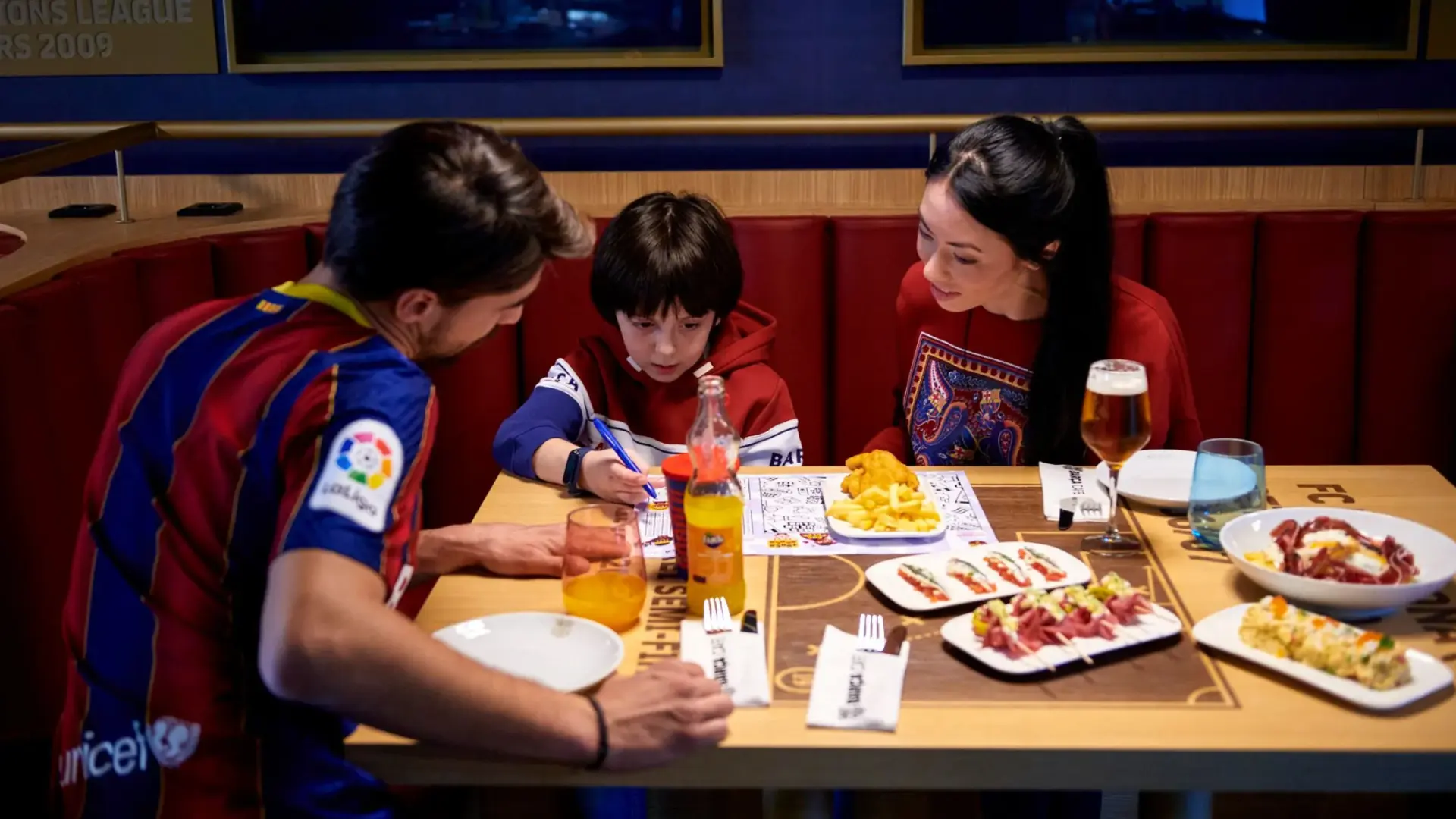 Así serán los burger del FC Barcelona: una cadena mundial de restaurantes con tiendas temáticas del Barça
