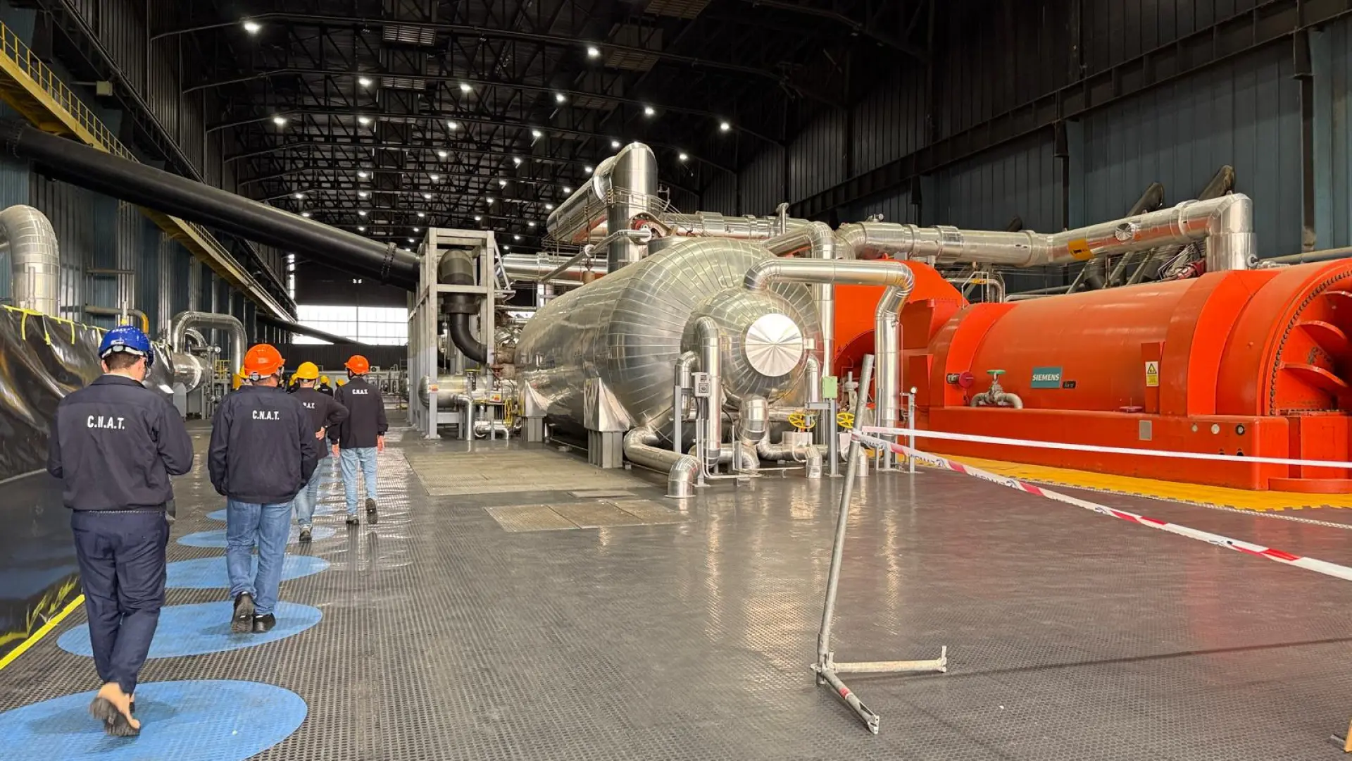 
         Un informe preliminar de la Eurocámara recomienda revertir el plan de cerrar central de Almaraz 
    