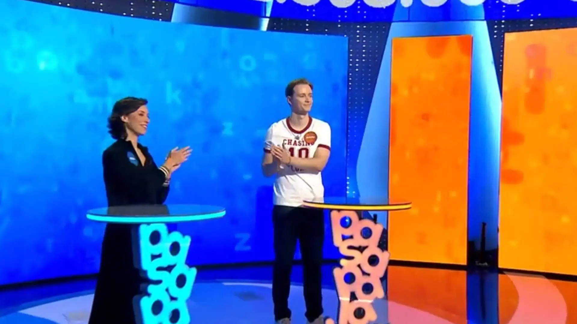 Rosa와 Manu는 ‘Pasapalabra’의 ‘El Rosco’에서 €2,308,000의 잭팟을 놓고 다시 동점을 기록했습니다. Rosa와 Manu는 ‘Pasapalabra’의 ‘El Rosco’에서 €2,308,000의 잭팟을 놓고 다시 동점을 기록했습니다.