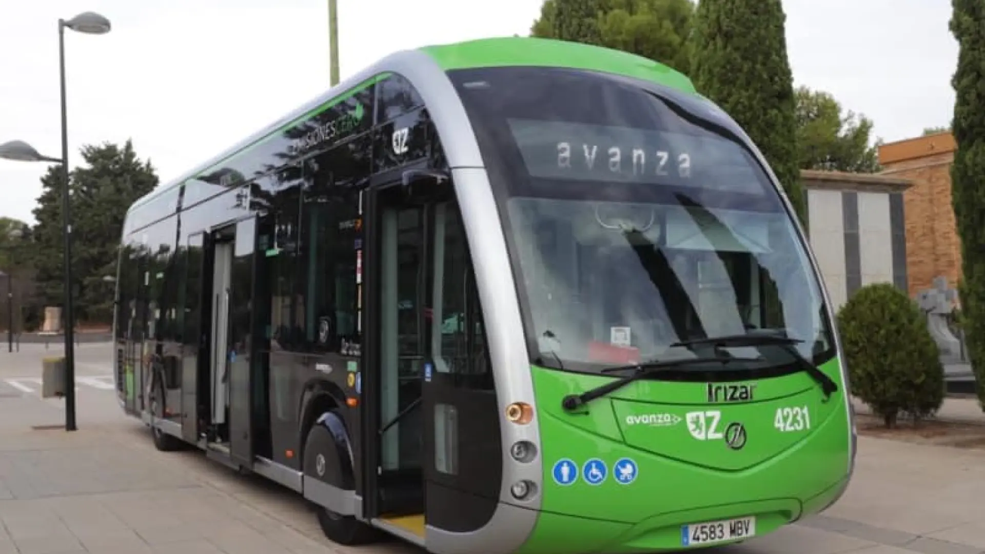 
         El innovador sistema de Zaragoza para dar prioridad a los autobuses urbanos en los semáforos 
    