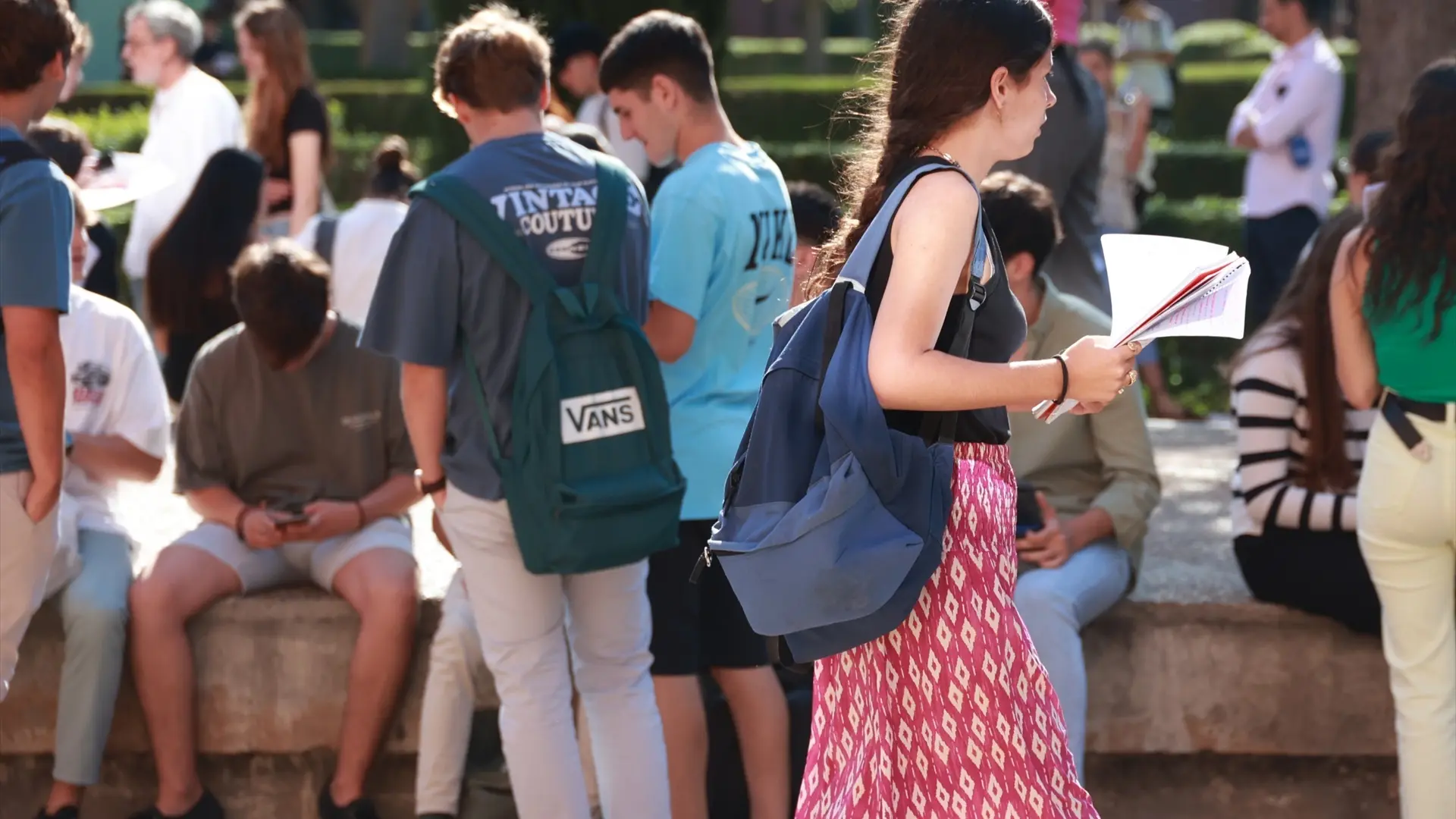 El Gobierno lanza un buzón para que los becarios denuncien los abusos y "fraudes" de las empresas durante sus prácticas