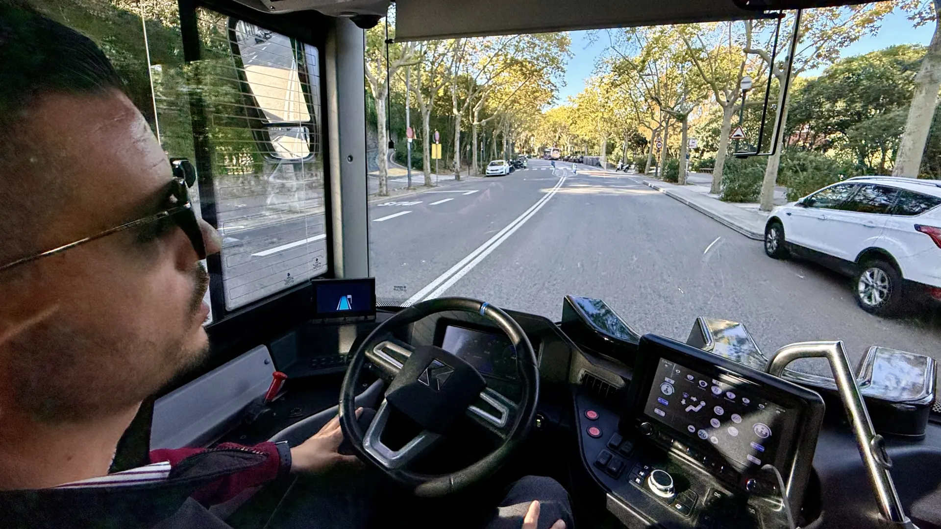 Cara y cruz de las ayudas para ser camionero y conductor de autobús: mayor cuantía de la prevista pero aspirantes más limitados