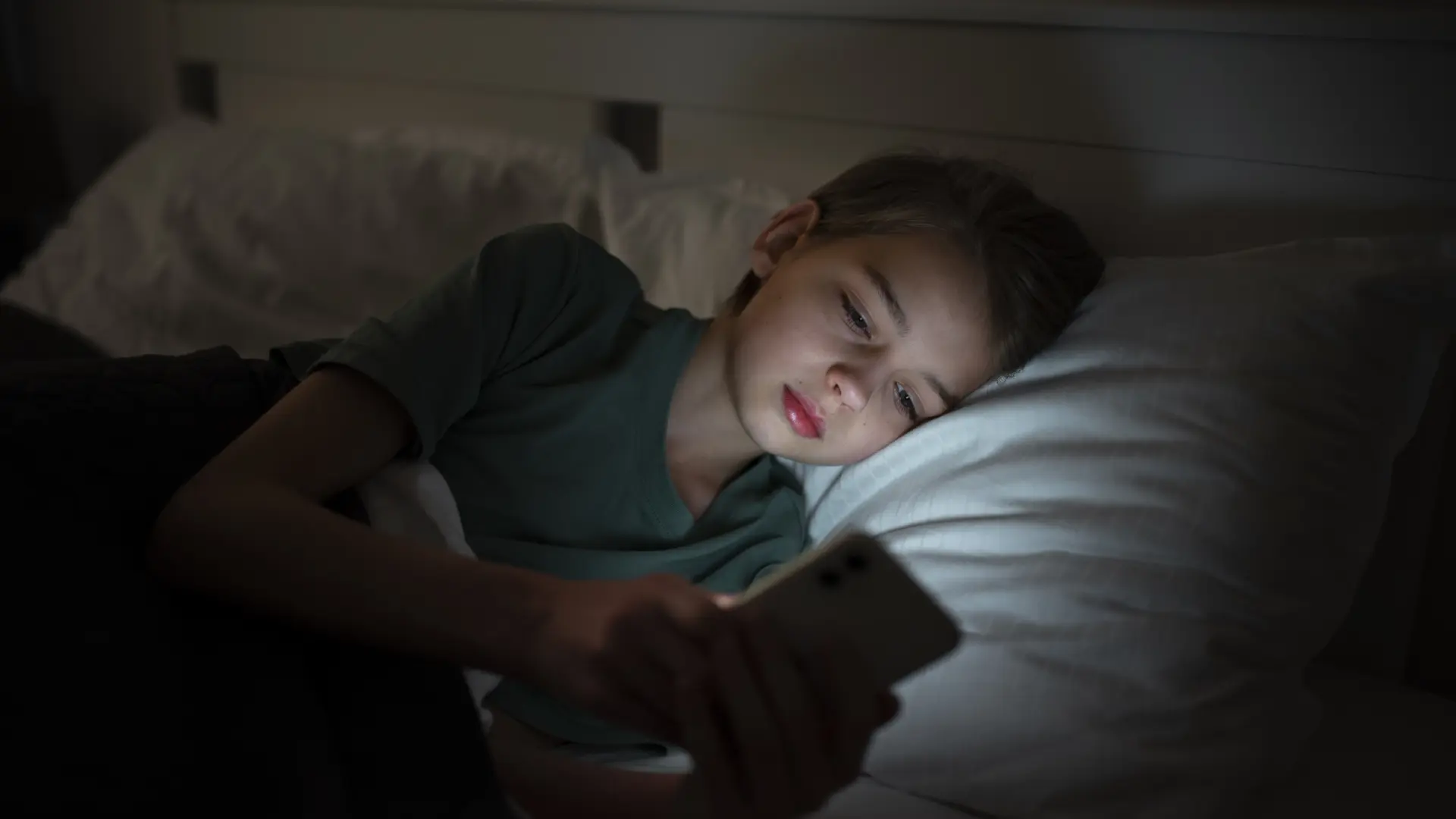 Más de la mitad de los niños de España ya tienen móvil en Primaria y el 25% de chicos que ve porno lo hace de forma excesiva