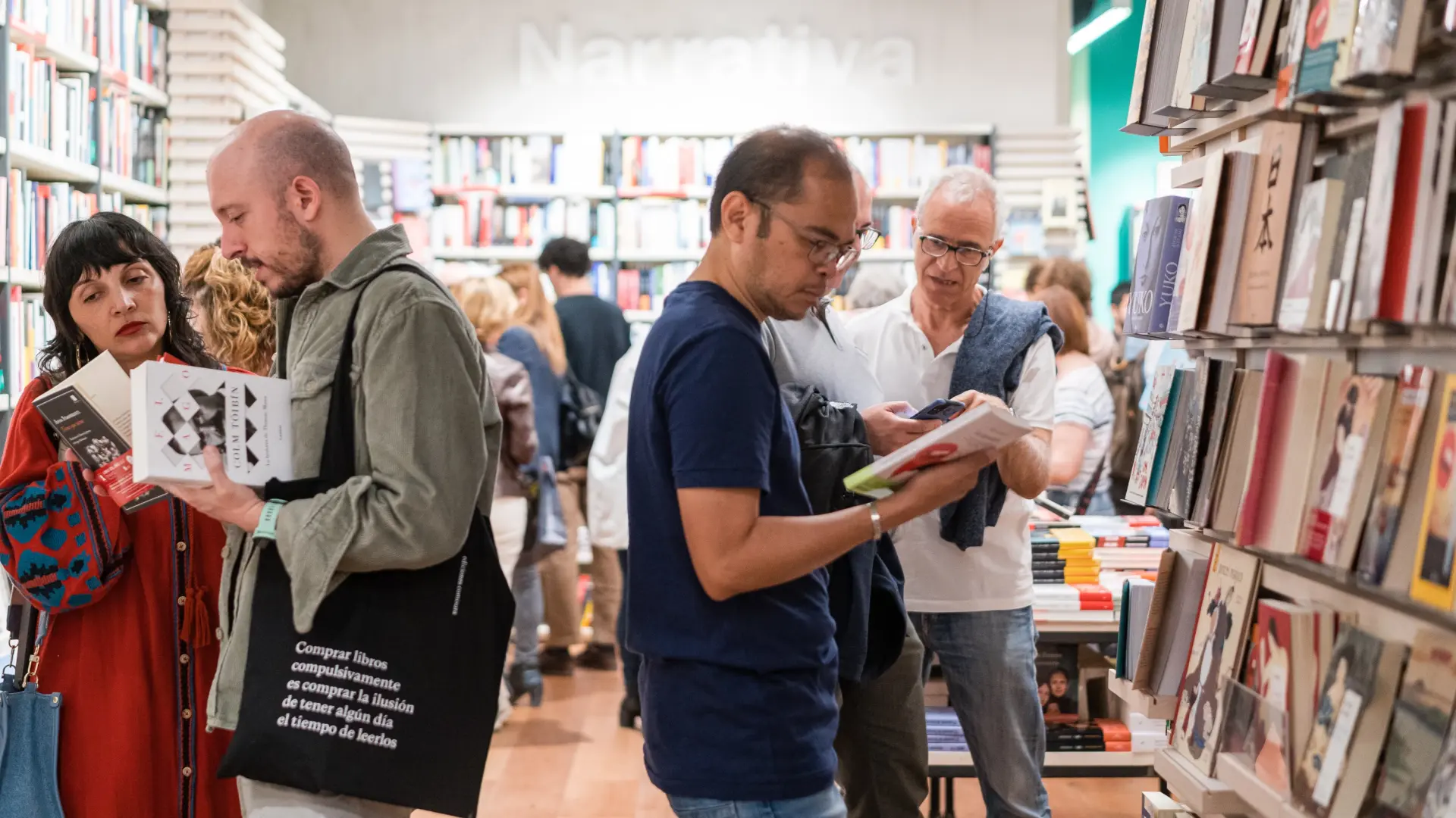 Un 66,2 % de españoles lee libros por ocio y el cómic se dispara un 38 % desde 2020