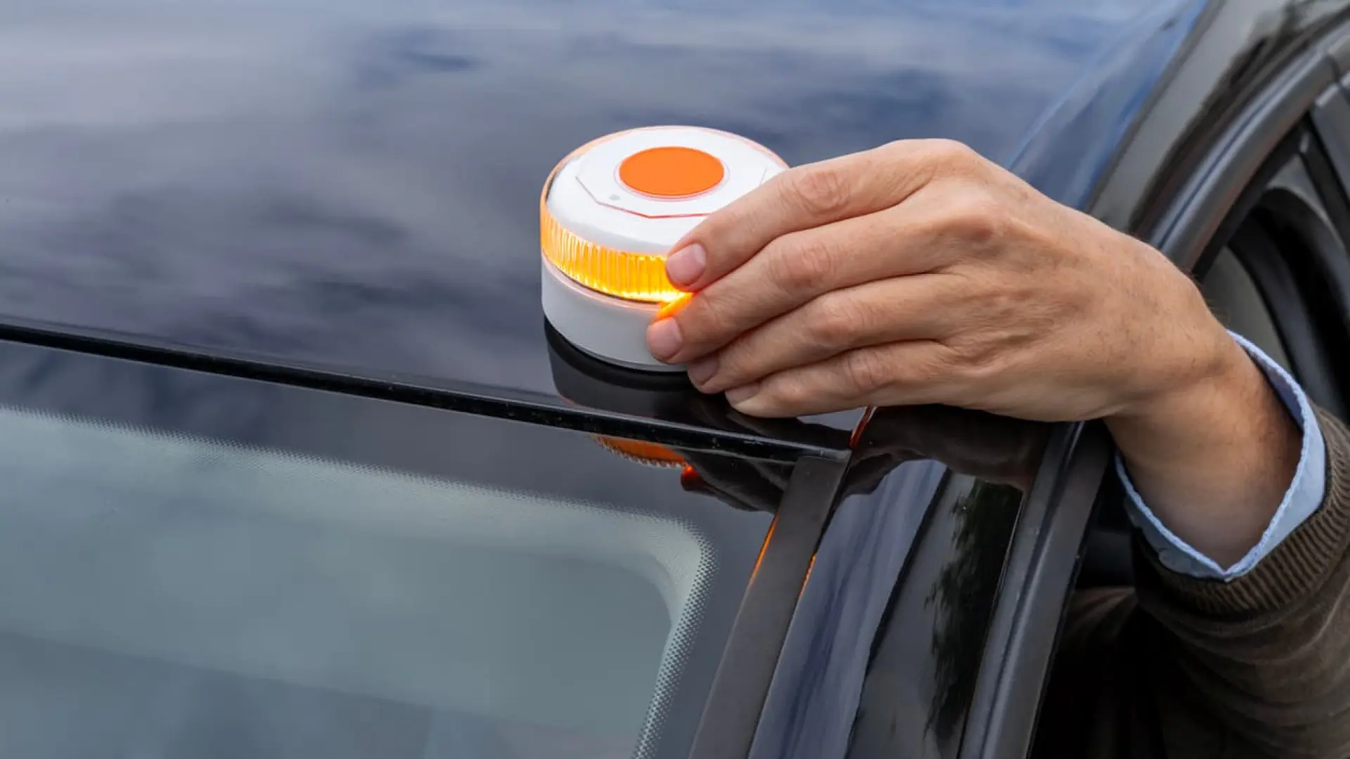 Las mejores ofertas en luces V16 homologadas para que puedes llevarlas en tu coche