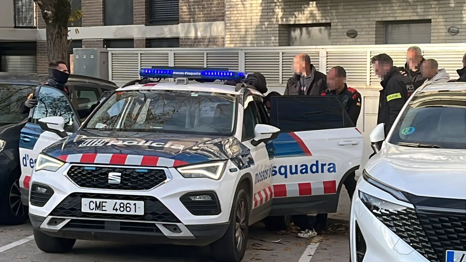 Detenidos tres hombres por 10 robos con el método 'pincha ruedas' a turistas