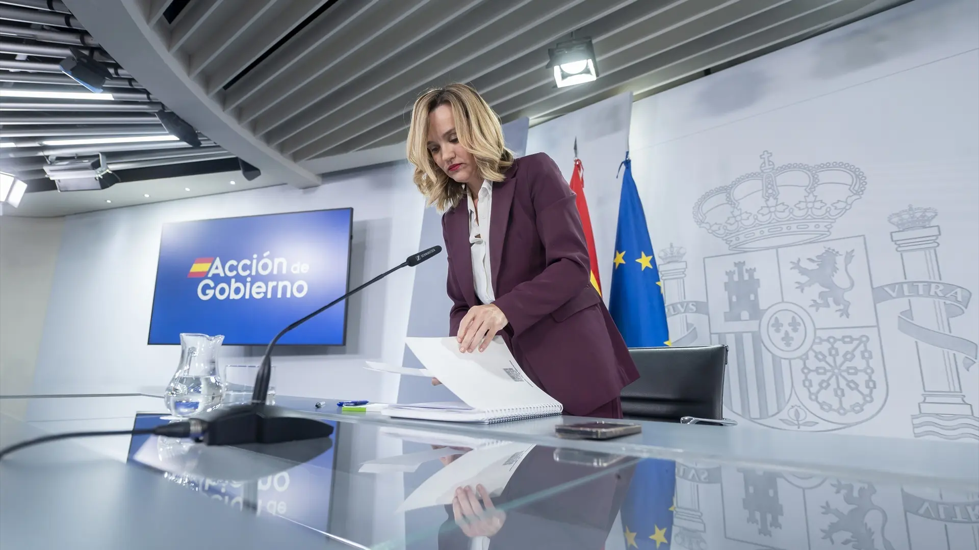 Moncloa busca ganar oxígeno en el Consejo de Ministros para intentar "surfear" la ruptura parlamentaria con Junts