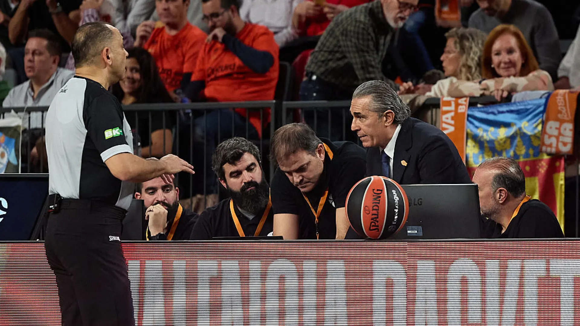 Polémica en la Euroliga: el Real Madrid firma bajo protesta el acta ante el Valencia por un tiempo muerto no concedido a Scariolo