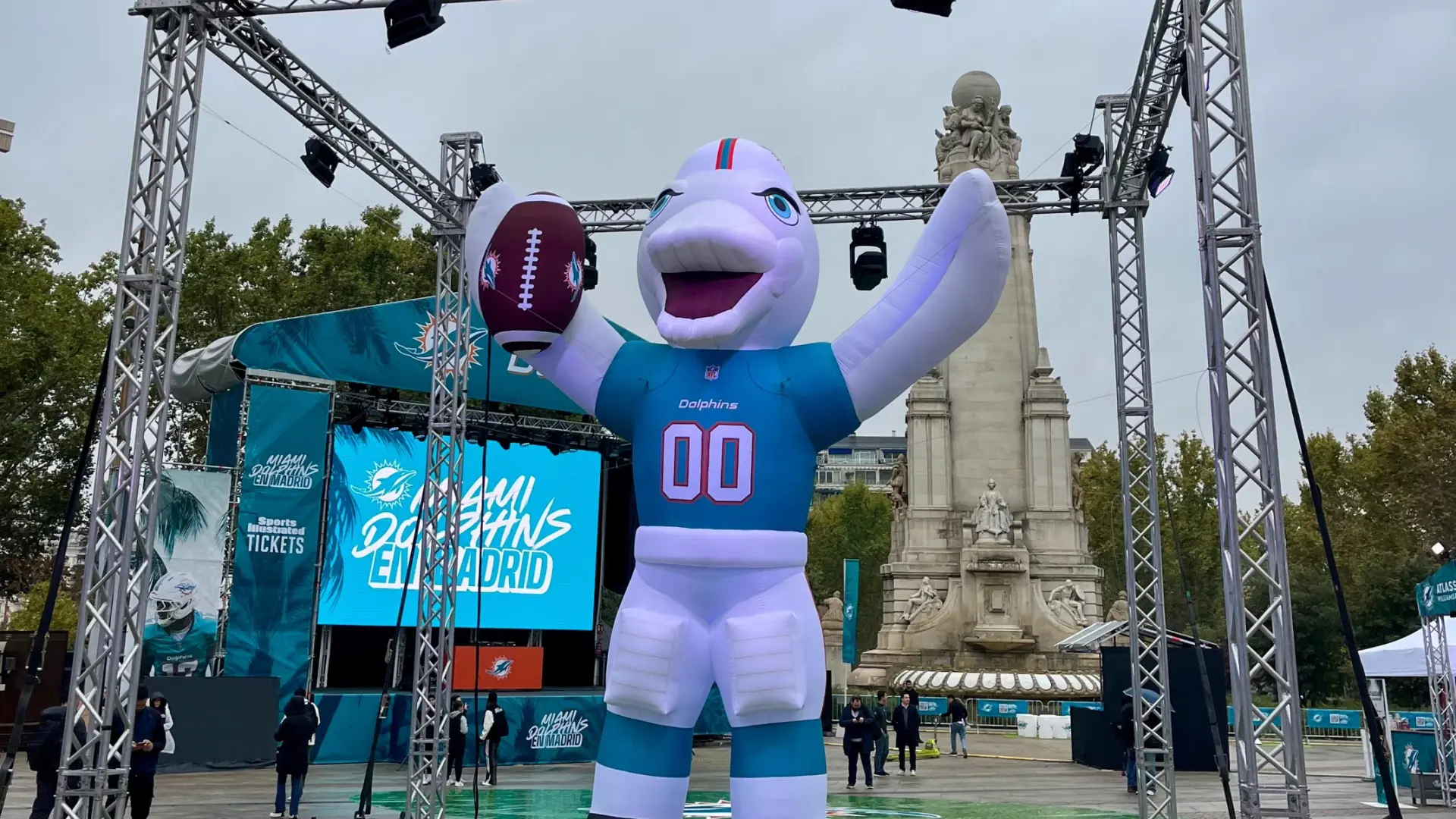 La NFL aterriza en Madrid: así es la espectacular 'Fan Zone' de los Miami Dolphins