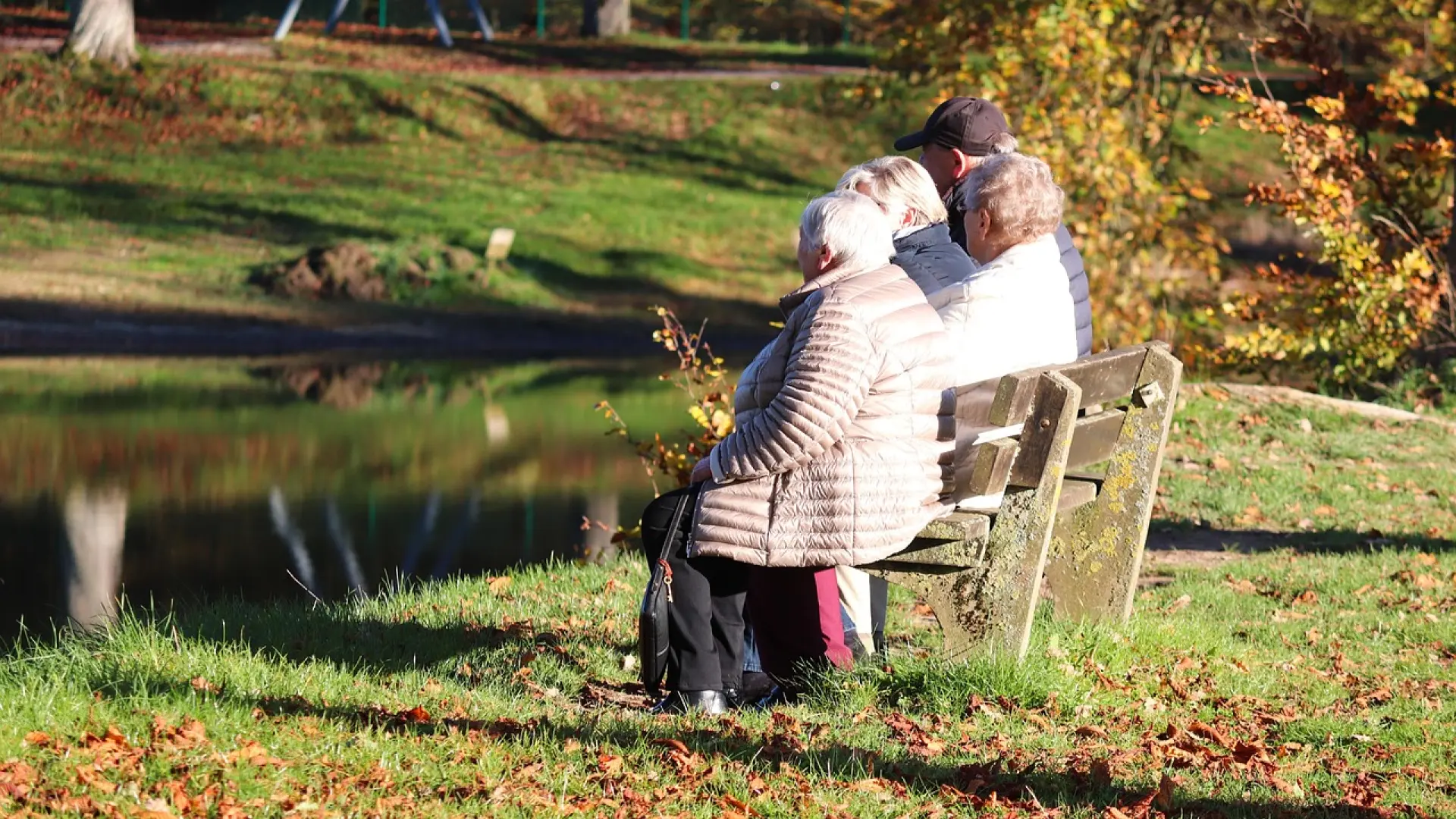 La doctora Elise Dallas aclara por qué tenemos más frío con el paso de la edad: "El metabolismo se ralentiza" thumbnail