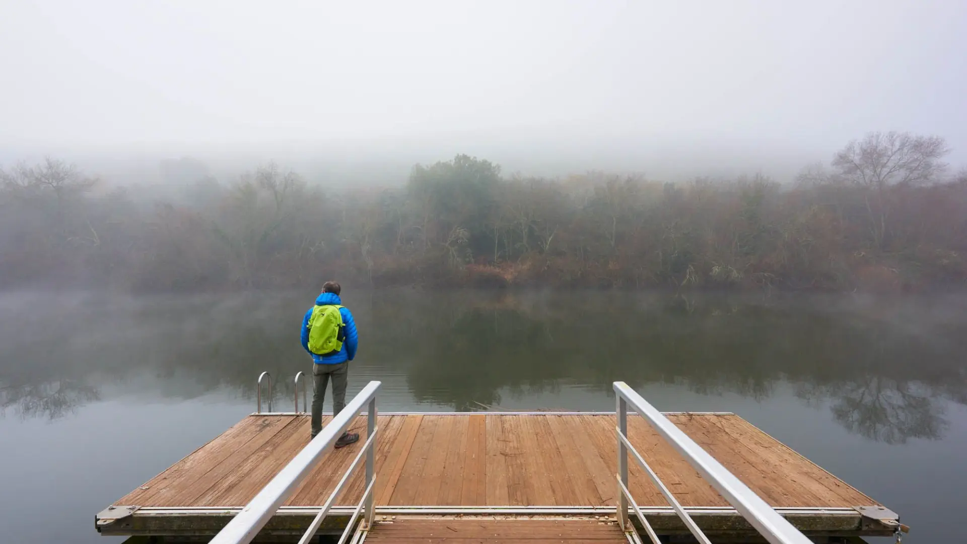 La ruta más fascinante para hacer este otoño con toda la familia: 3 kms de pasarelas flotantes y embarcaderos