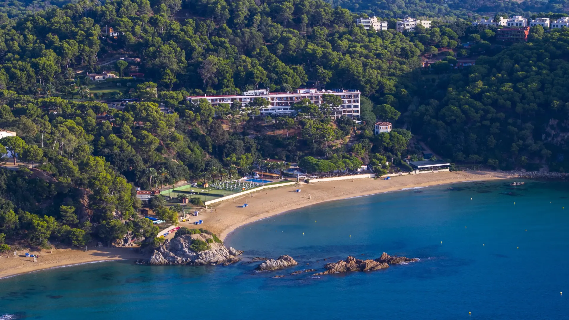 El hotel entre el mar y la montaña que acaba de ser premiado por sus experiencias nupciales y familiares