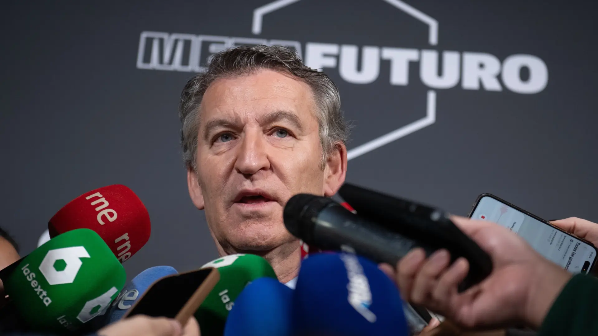 Feijóo anuncia que Mazón dimitirá como líder del PPCV y que su relevo se abordará en las próximas semanas