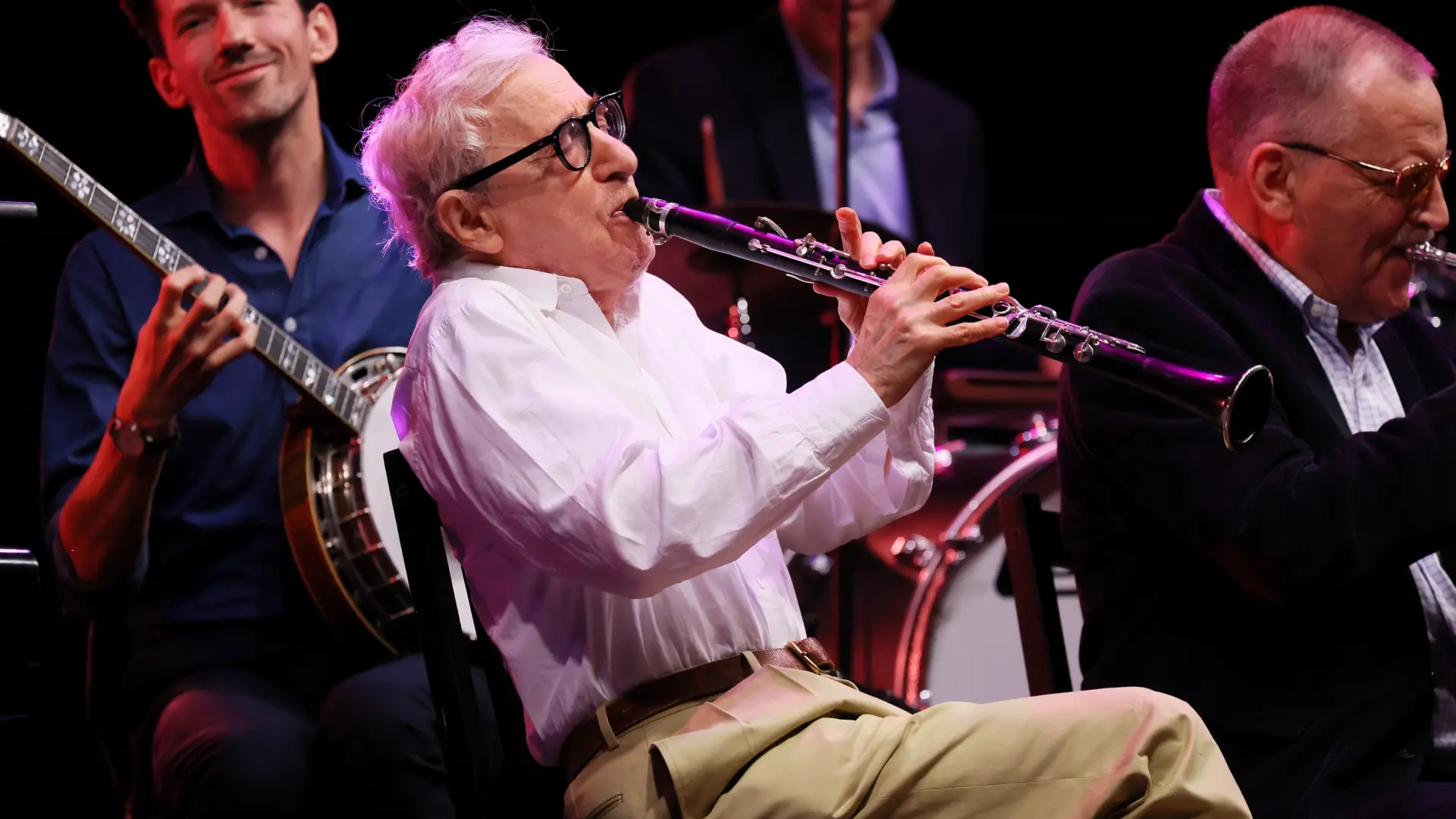Con la reina Isabel II y otras fotos que no te esperas de Woody Allen por su 90 cumpleaños