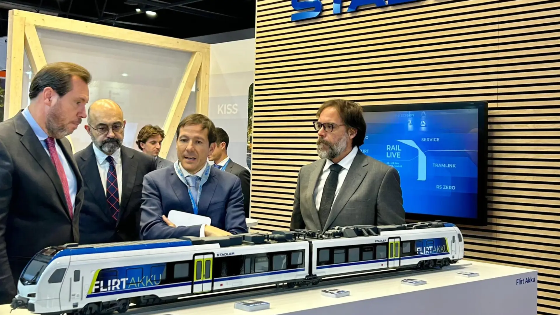 Министр транспорта Испании ищет новые поезда в Китае