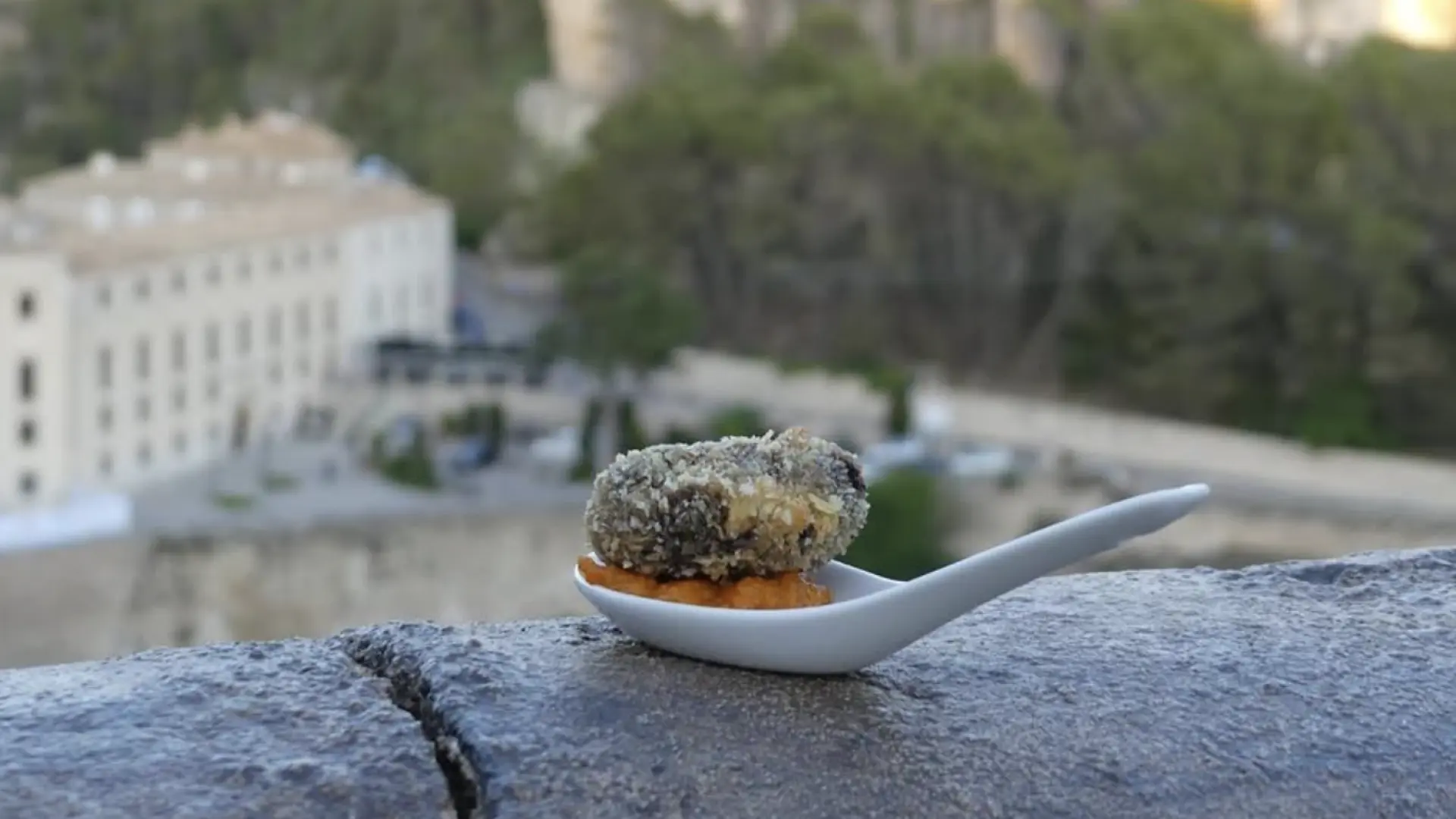 El restaurante de Cuenca con las mejores vistas de la ciudad ofrece menús especiales para Navidad desde 35 euros