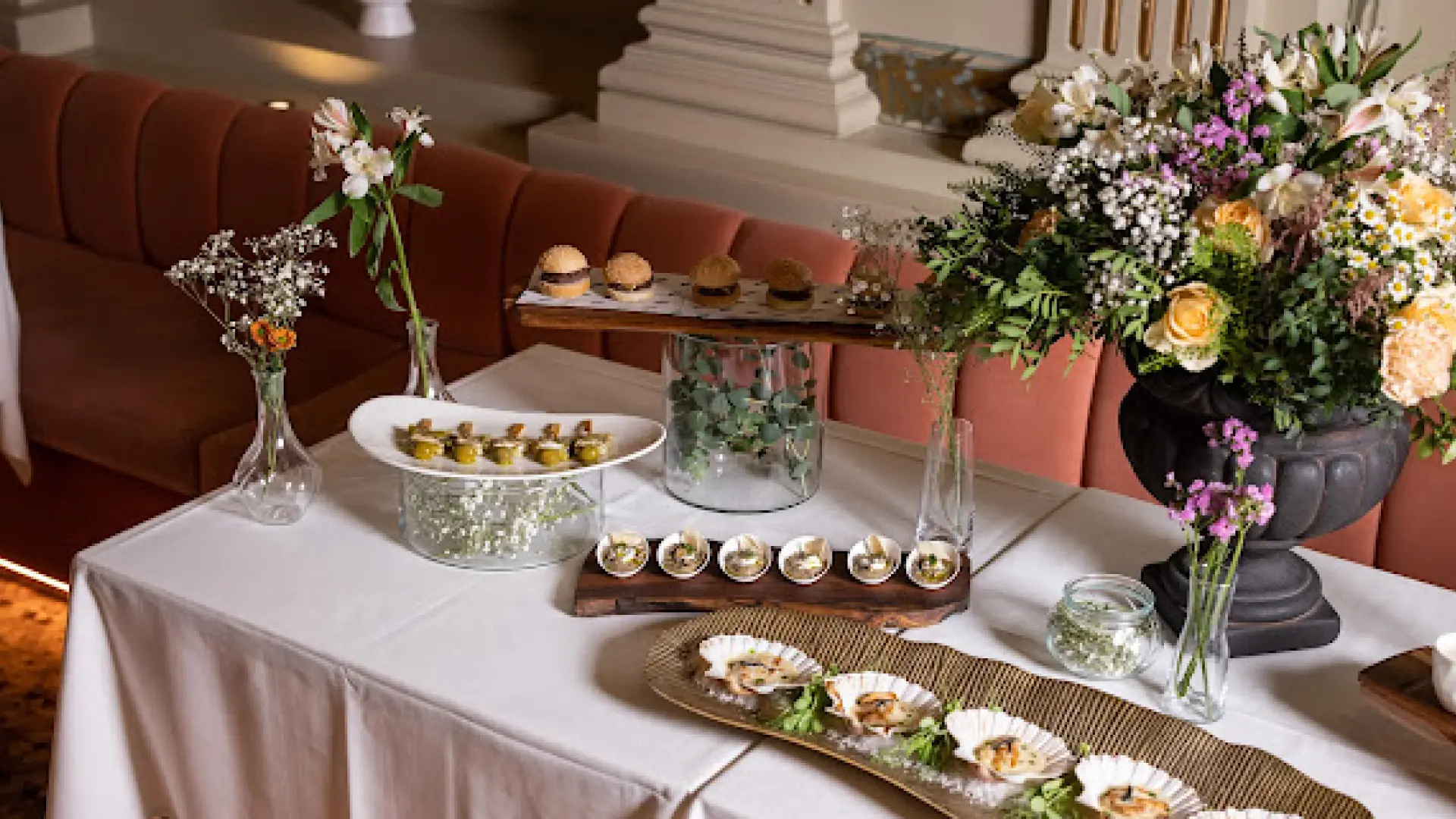 El restaurante que parece un antiguo palacio y es perfecto para celebrar la Navidad con amigos por su menú degustación a 45 euros