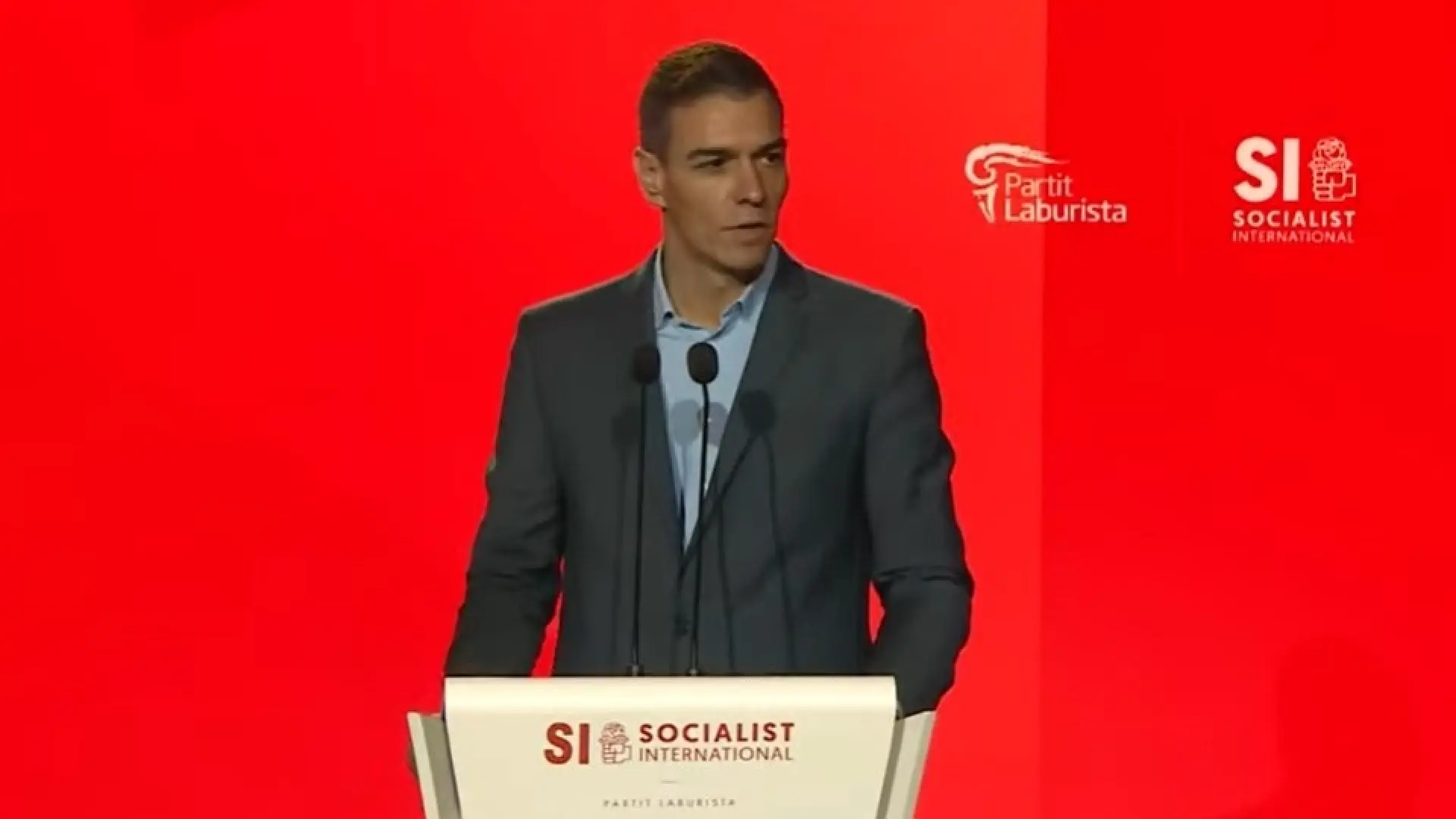 Sánchez acusa a la derecha de vivir en un 'Black Friday' constante en el que ponen en venta la democracia y los derechos