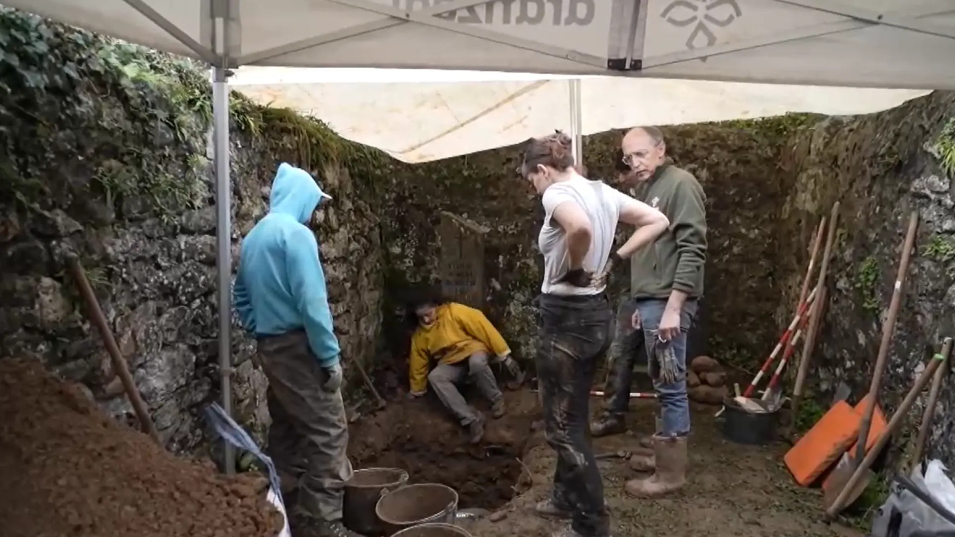 Hallan los cuerpos de tres soldados republicanos enterrados en Mirones