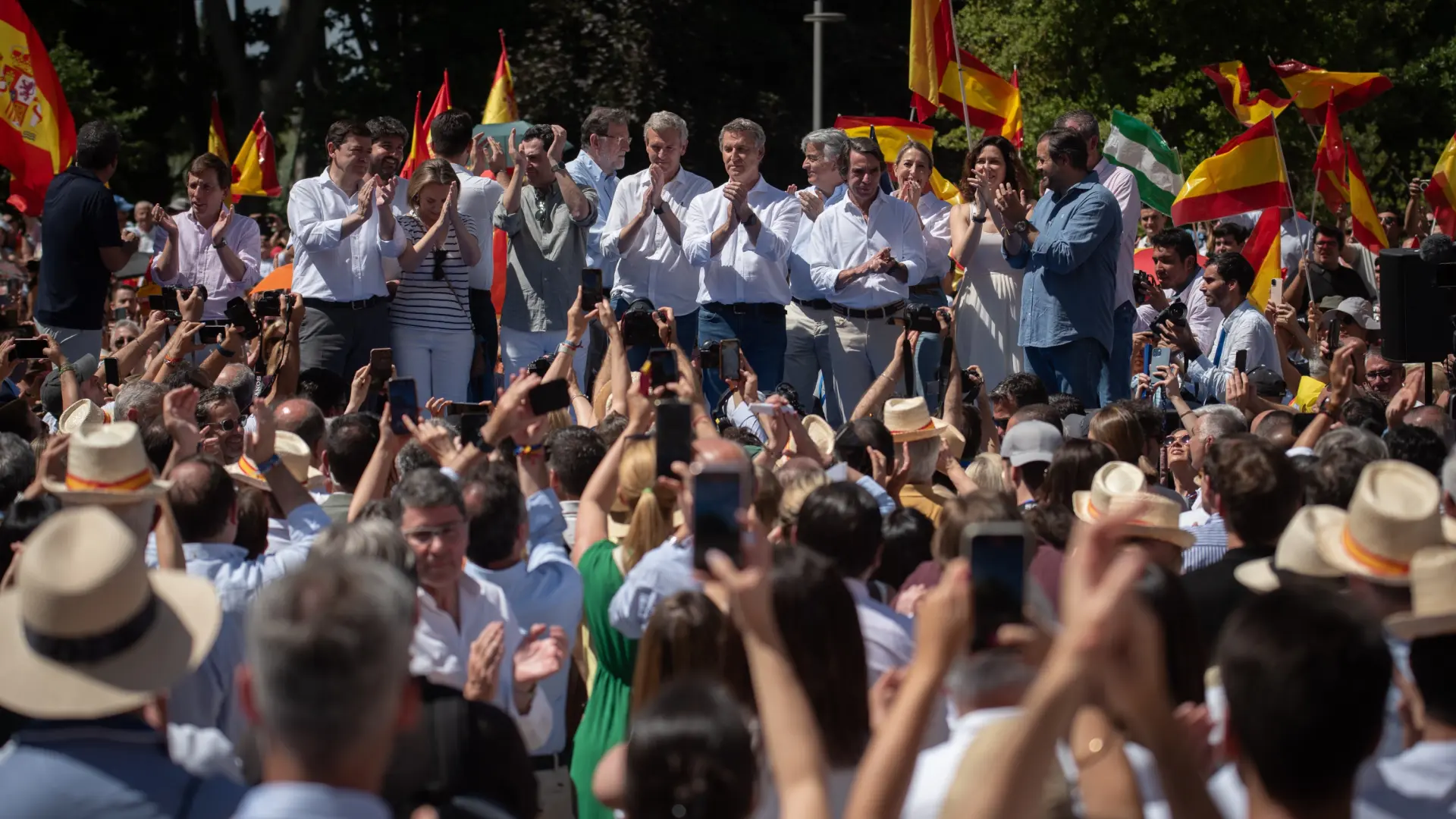 El PP busca reactivar las calles para constatar su "mayoría social" y aprieta a Sánchez en el Congreso para que "rinda cuentas"