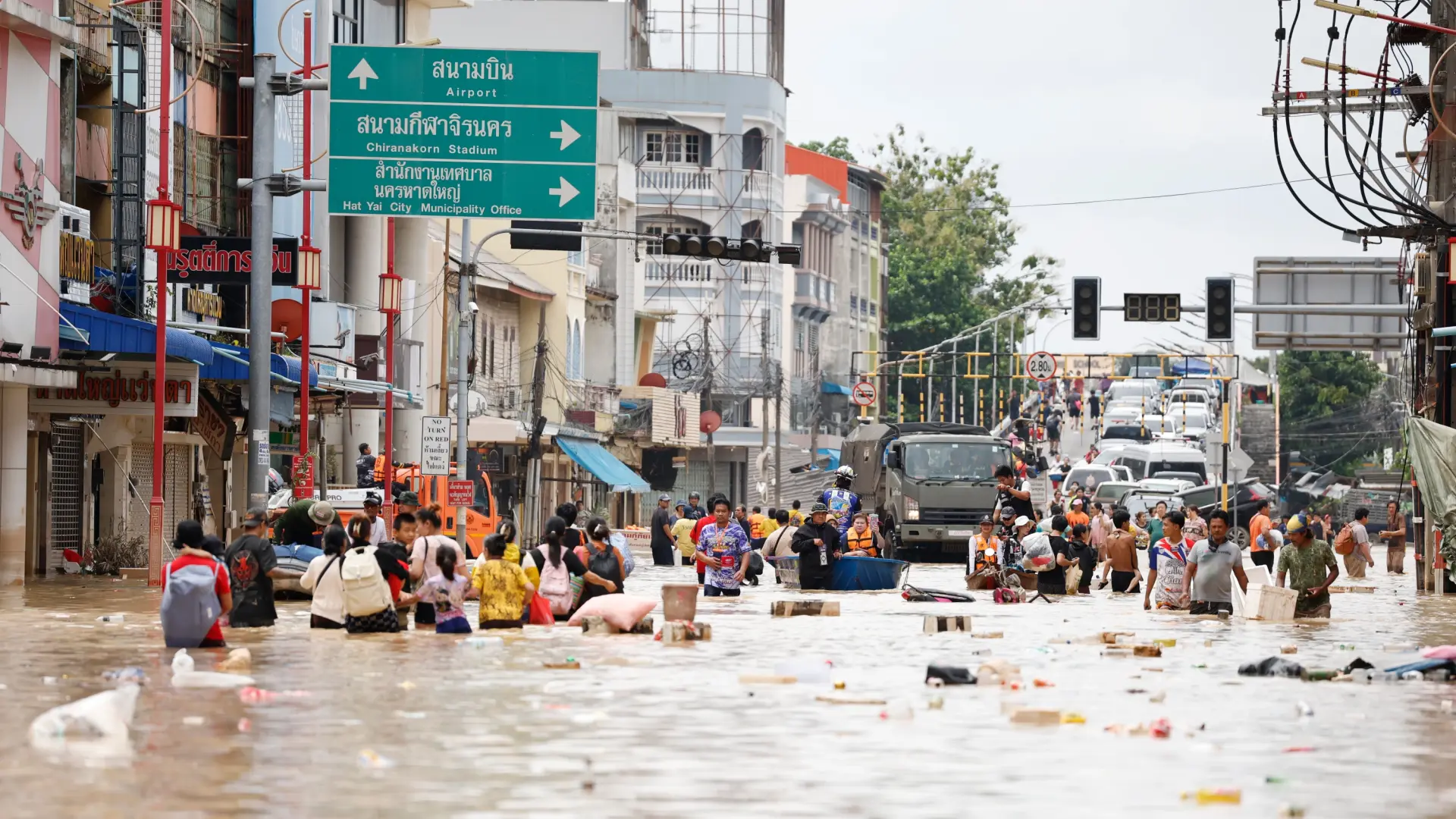 Más de 1.100 muertos y 700 desaparecidos en las inundaciones extremas que asolan el sudeste asiático