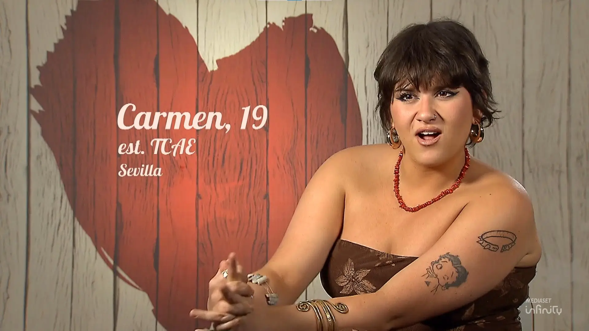 Carmen, en 'First Dates': "Soy una moderna folclórica a la vez que una diva virtual"