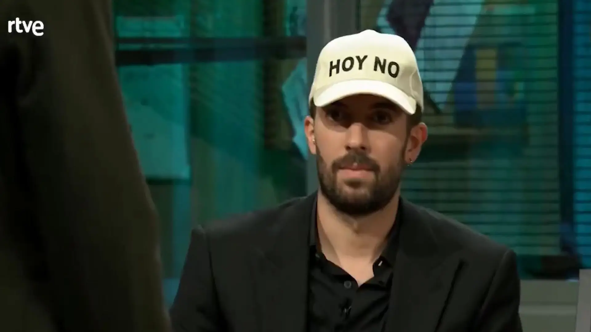 'La Revuelta' veta a su propio presentador, David Broncano, para compensar sus "privilegios"