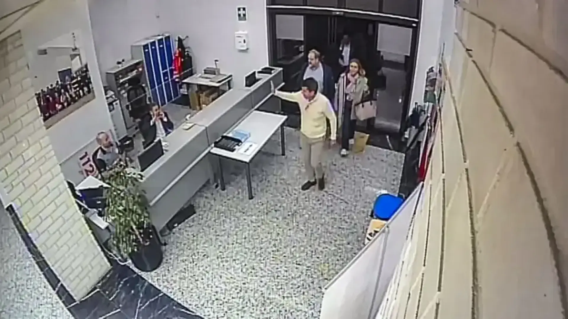 Los vídeos de la llegada de Mazón al Cecopi el día de la DANA: a las 20.28 horas, en una comitiva de dos vehículos y con sus escoltas