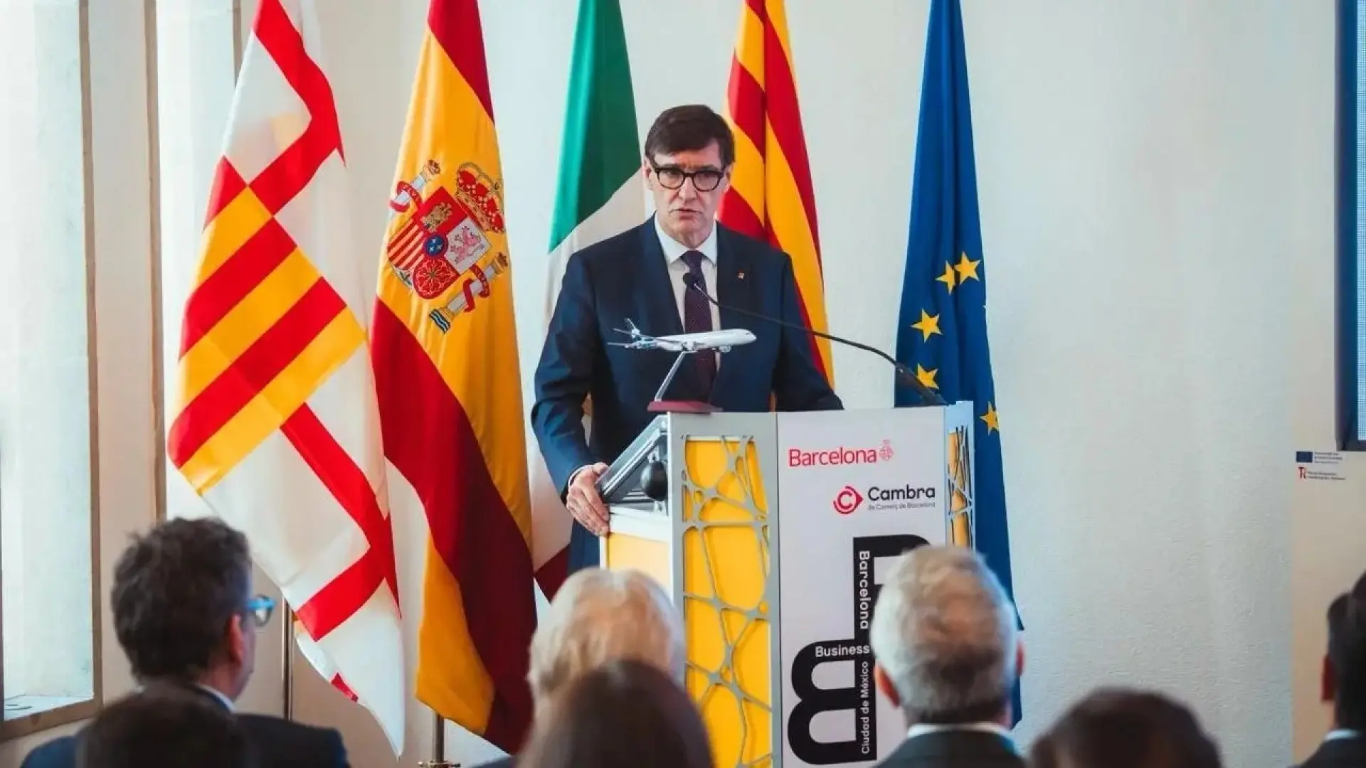 Возобновляют рейсы: Барселона и Мехико снова вместе