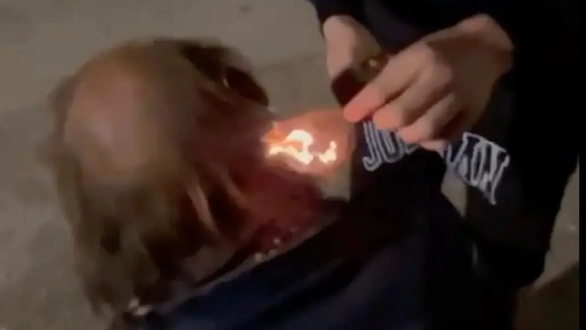 Задержаны подростки, унижавшие бездомного мужчину в Бенакосоне