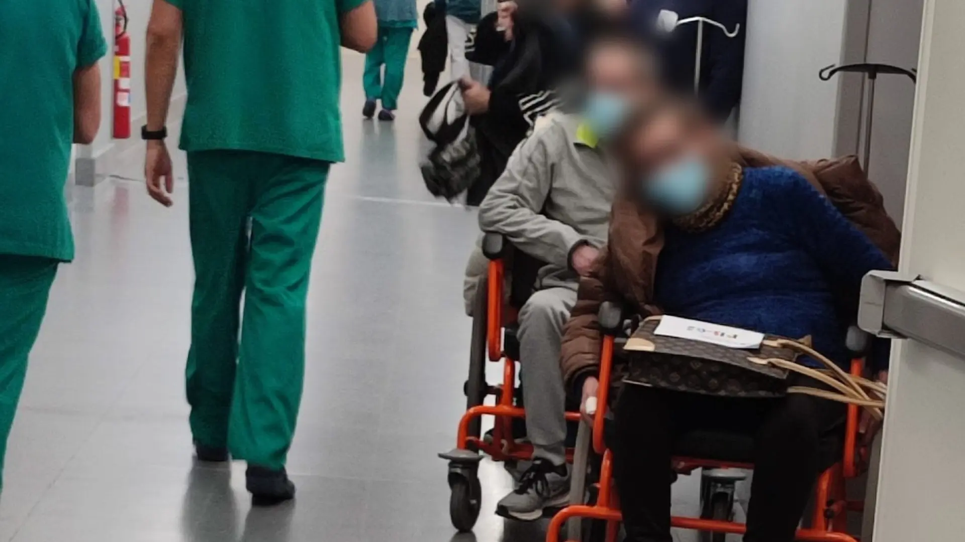 Грипп перегружает больницы Испании: пациенты ждут в коридорах