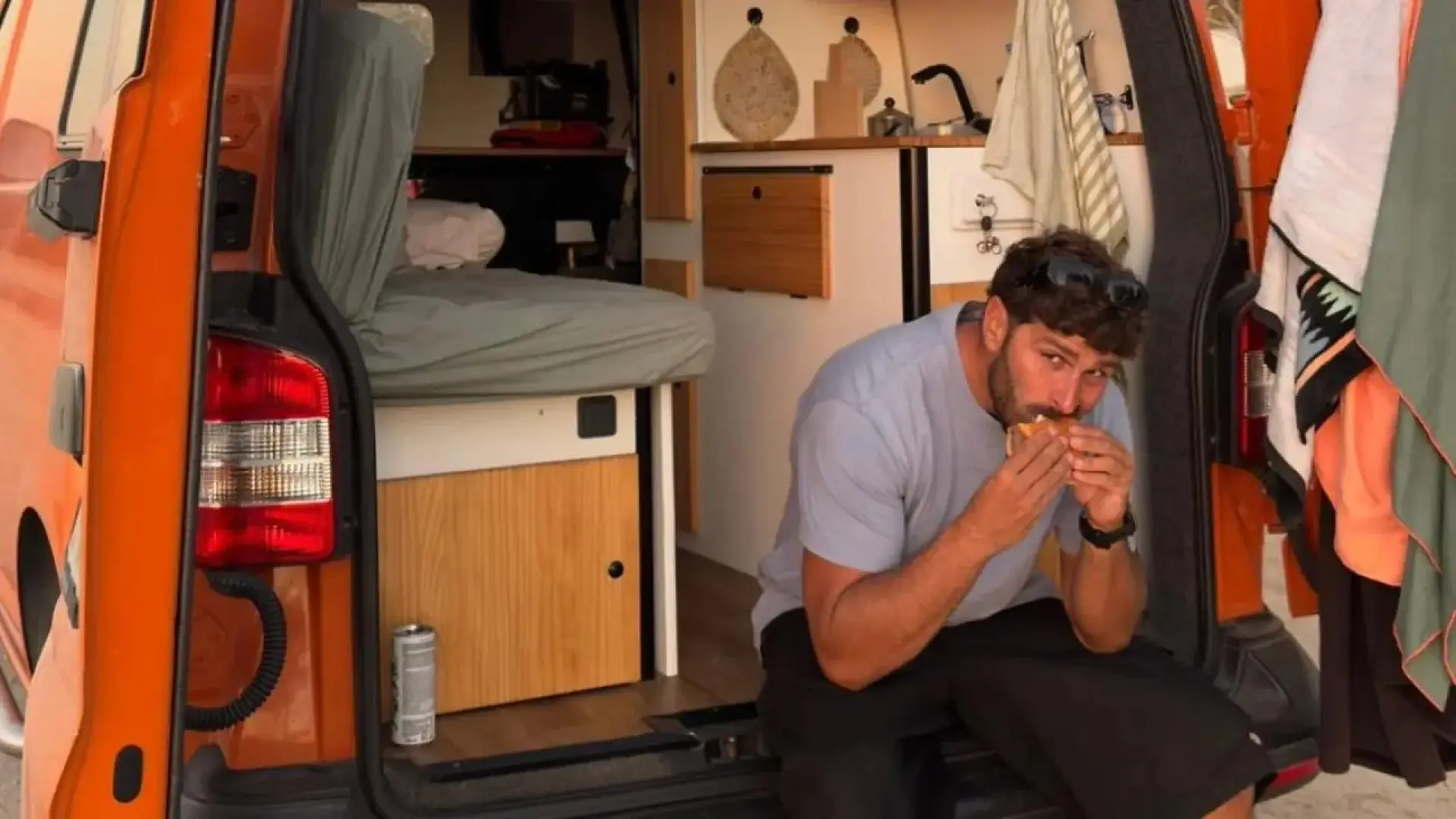 Жозе Нуньес выбирает жизнь в фургоне вместо аренды