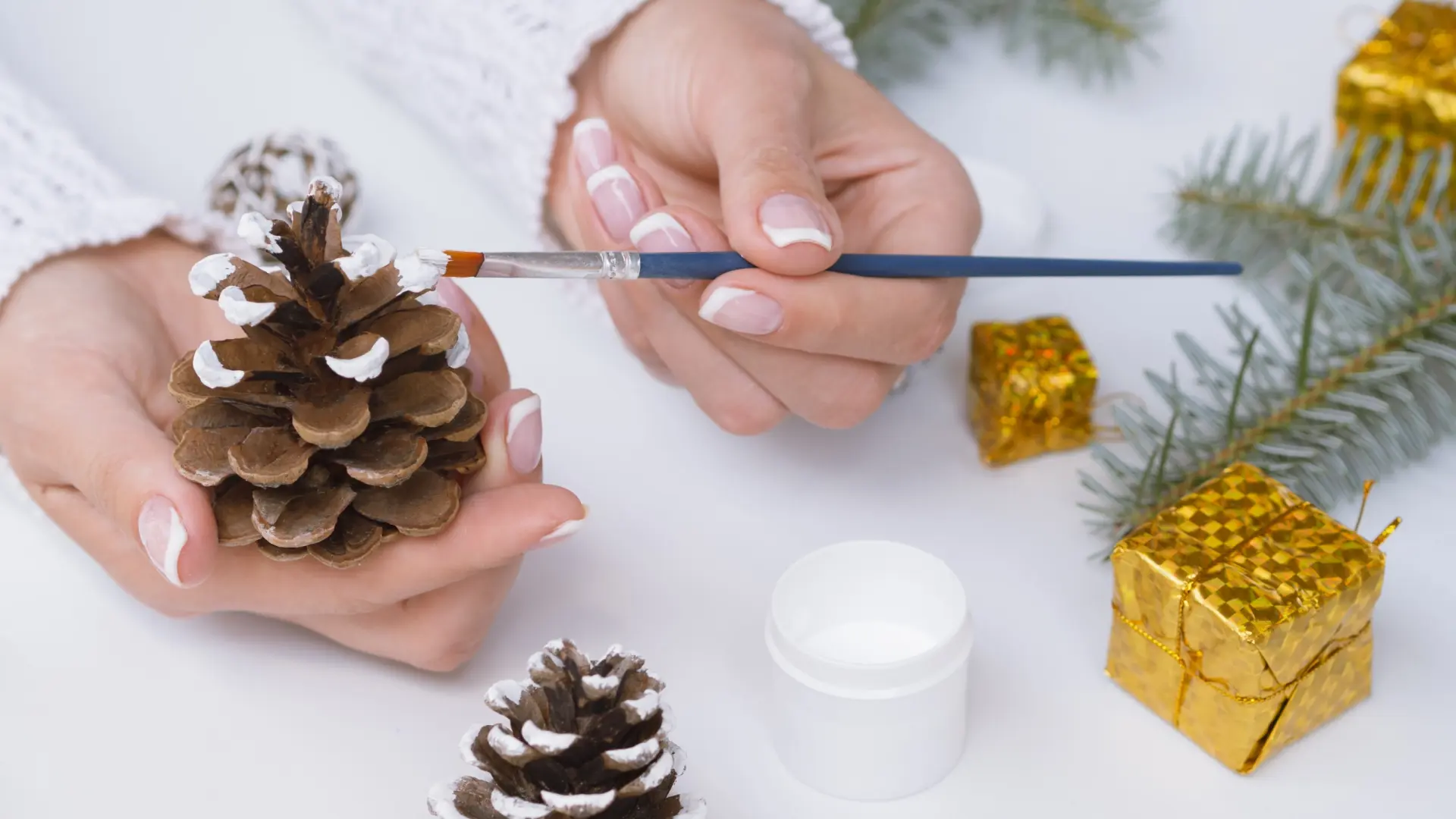 Las cinco ideas de manicuras ideales para mujeres mayores de 60 años esta Navidad