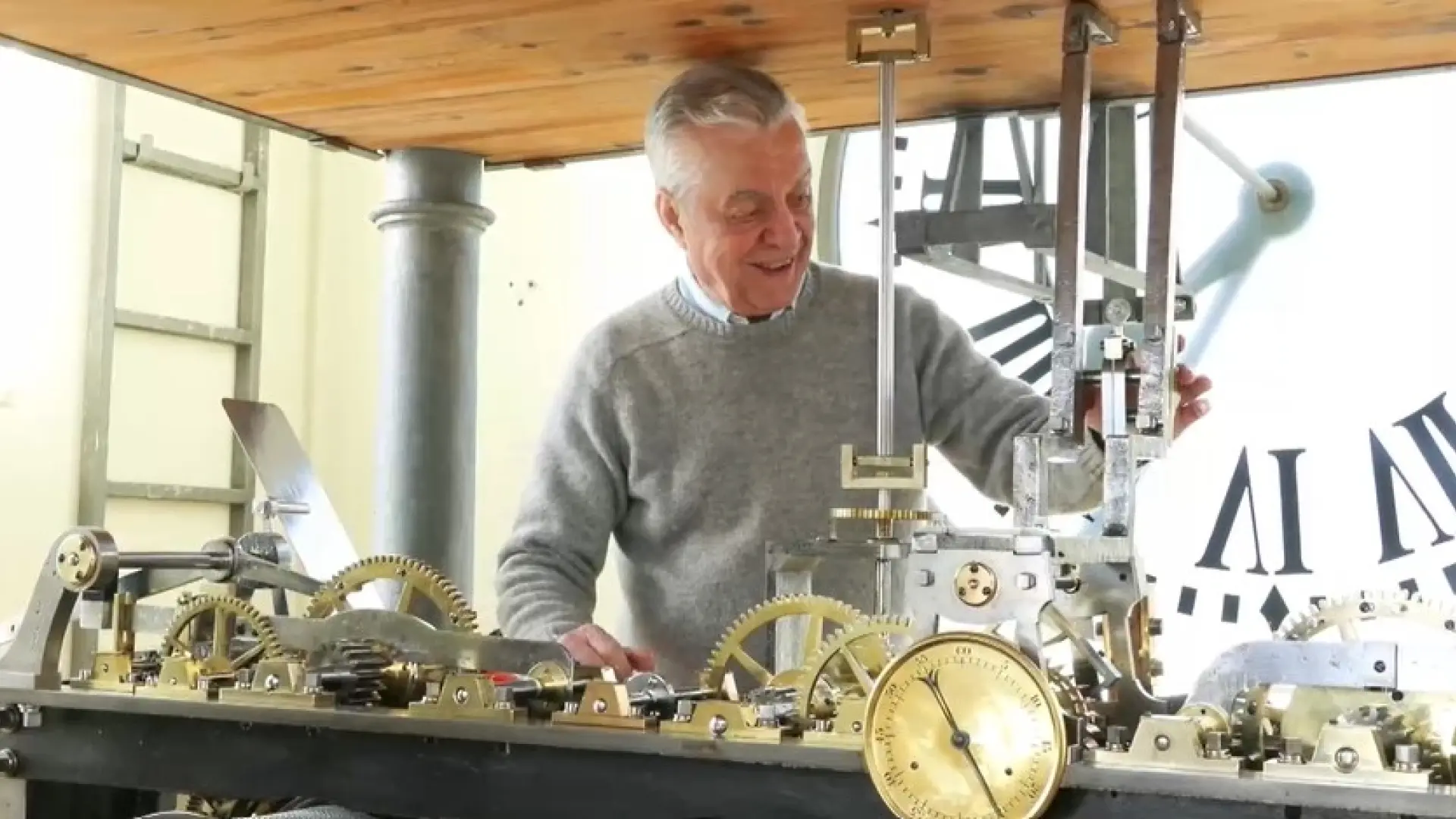 Así se prepara por dentro el reloj de la Puerta del Sol para darle la bienvenida al 2026