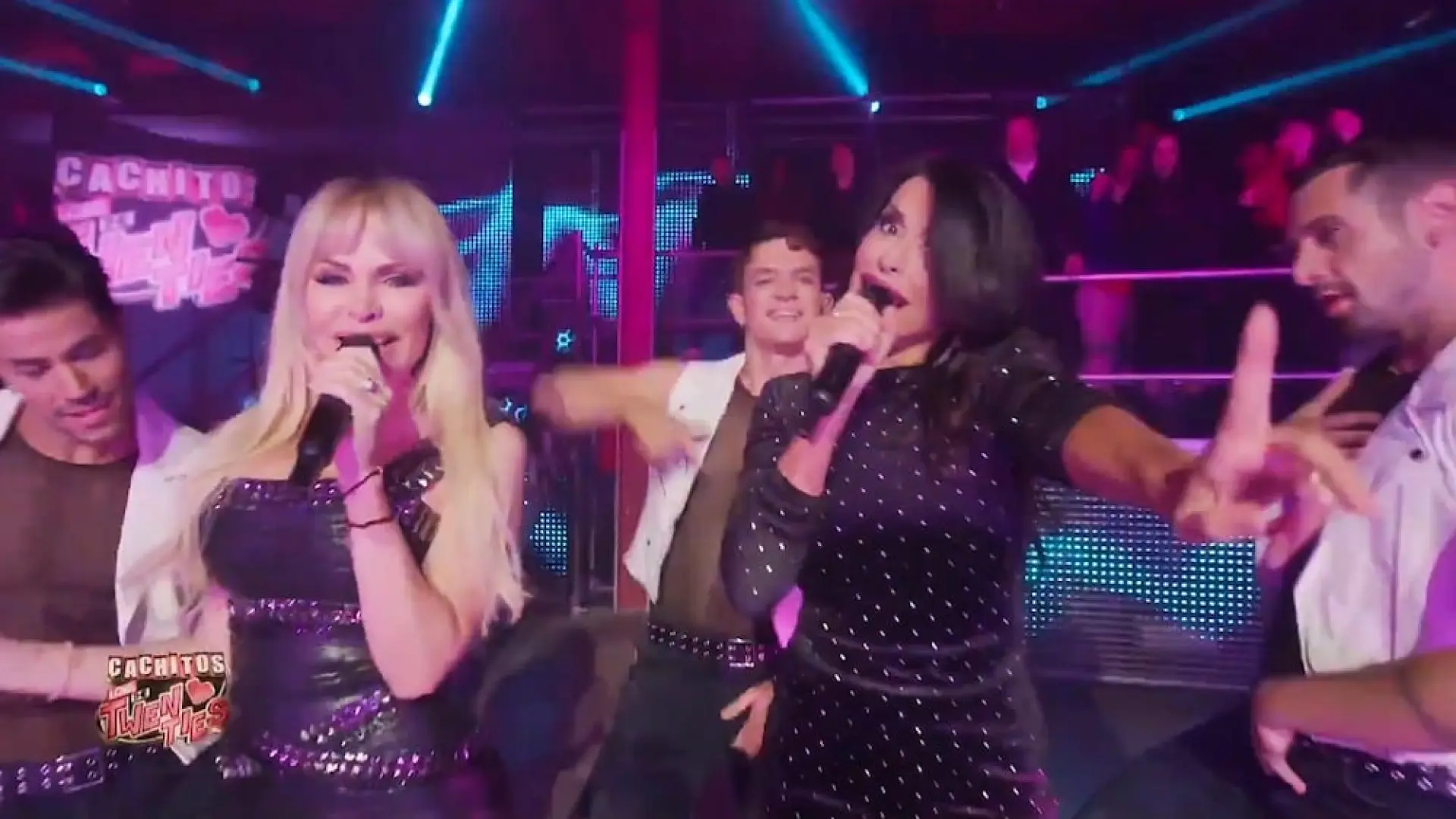 'Cachitos de hierro y cromo' unió música, compromiso y humor con 400 rótulos y 200 actuaciones 'enlatadas' y nostálgicas