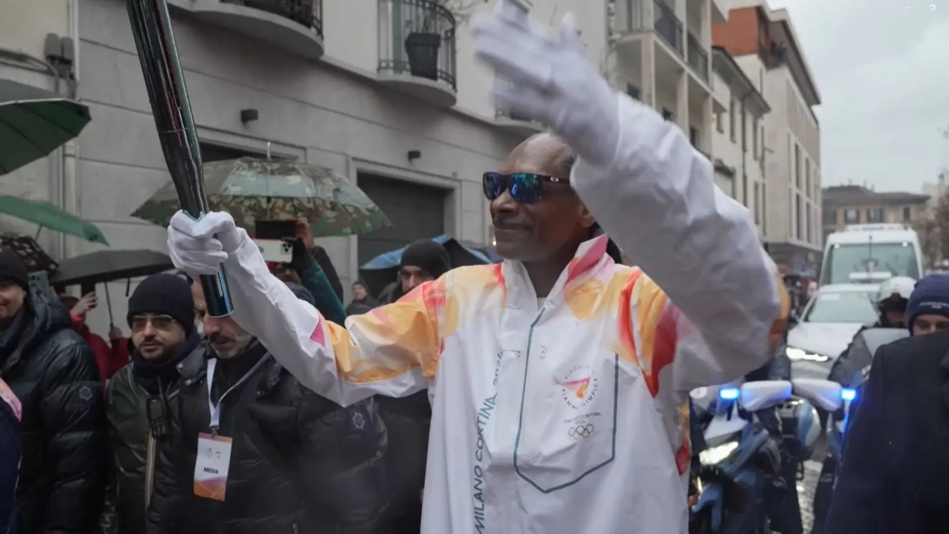 El baile viral de Snoop Dogg con la antorcha olímpica antes de los Juegos de invierno