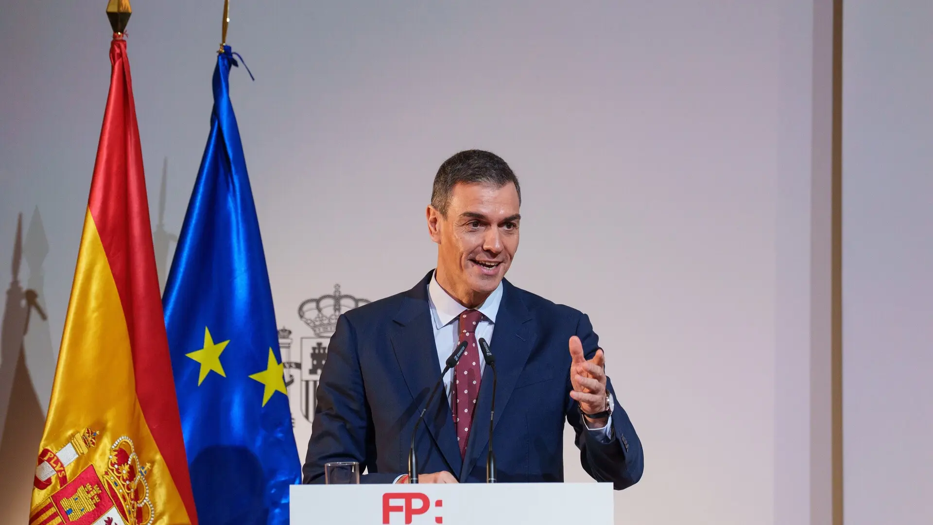 Bruselas advierte a Sánchez: la regularización de inmigrantes no puede generar tensión con otros países europeos ni ser un "cheque en blanco"