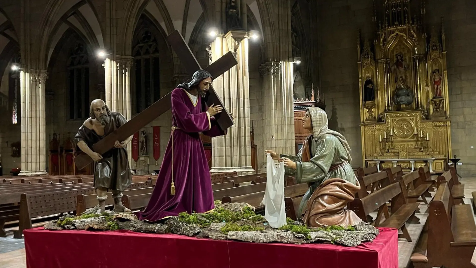 
         Donostia recupera su procesión de Viernes Santo tras 50 años suspendida 
    