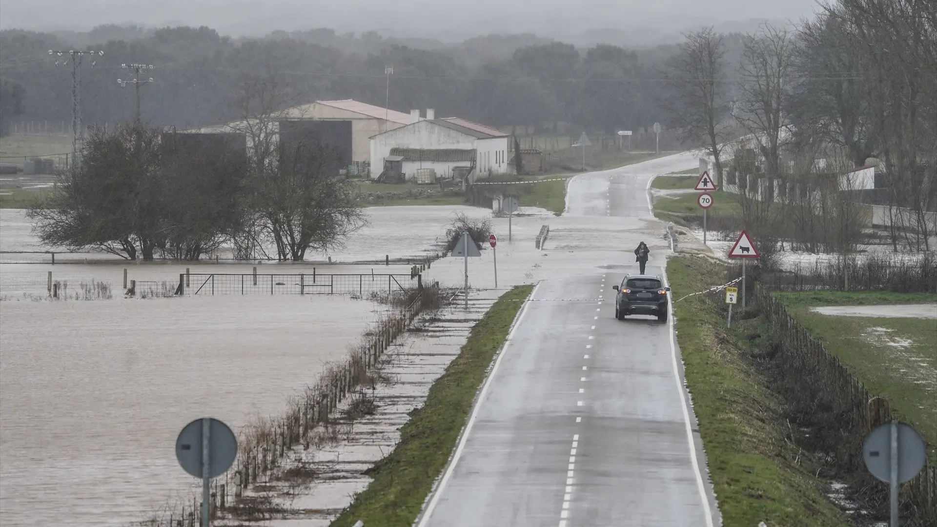 El temporal mantiene más de 160 carreteras cortadas a la espera de la llegada de la borrasca Nils