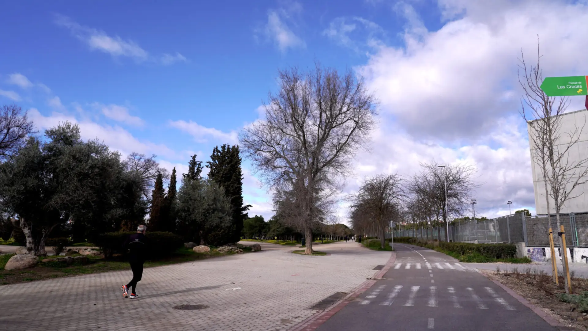 El parque de Las Cruces encara la última fase de sus obras: un carril bici entre Carabanchel y Latina, 75 árboles y un rocódromo