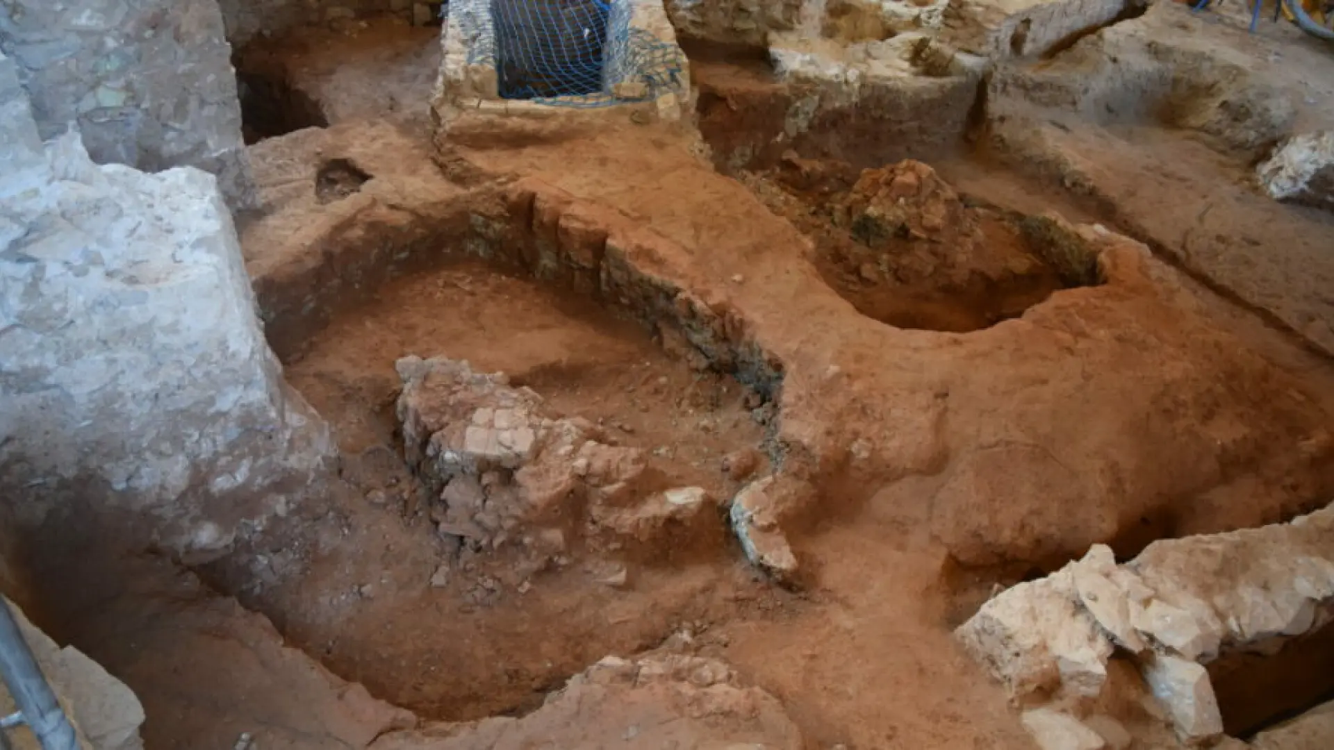 Las obras del futuro CAP Raval Nord destapan un yacimiento con siete siglos bajo la Misericordia