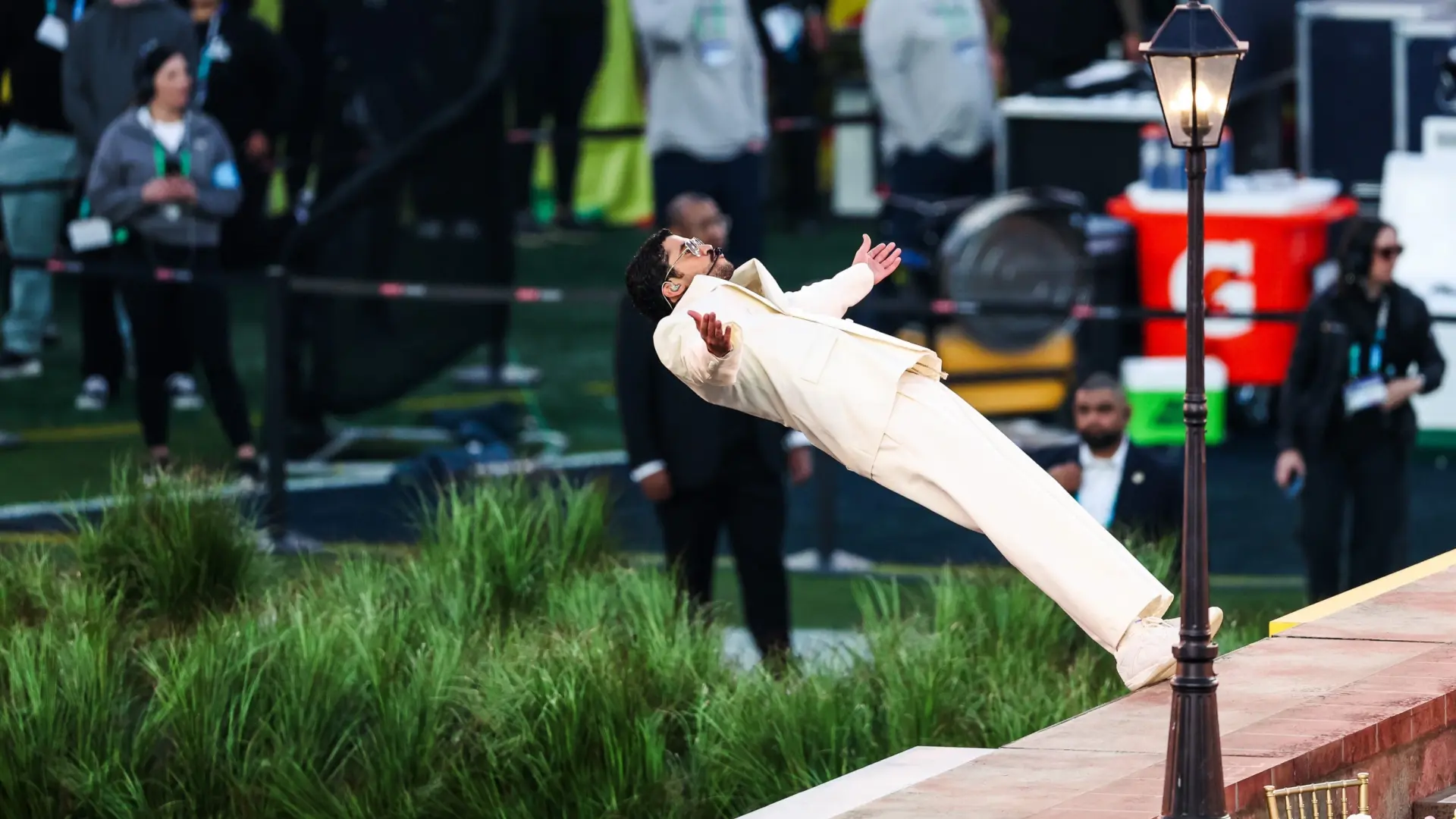 Puerto Rico reconoce a Bad Bunny por la difusión del español en el mundo a pesar del fuego político de Trump