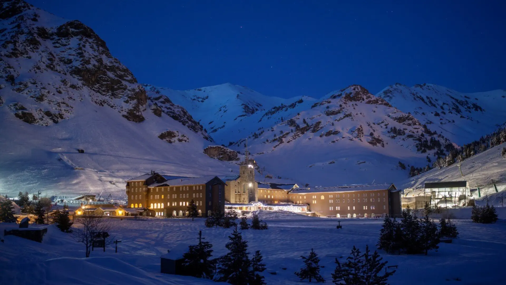 Roban una caja fuerte de 300 kilos del hotel de la Vall de Núria y la abandonan tras despeñarla unos 500 metros