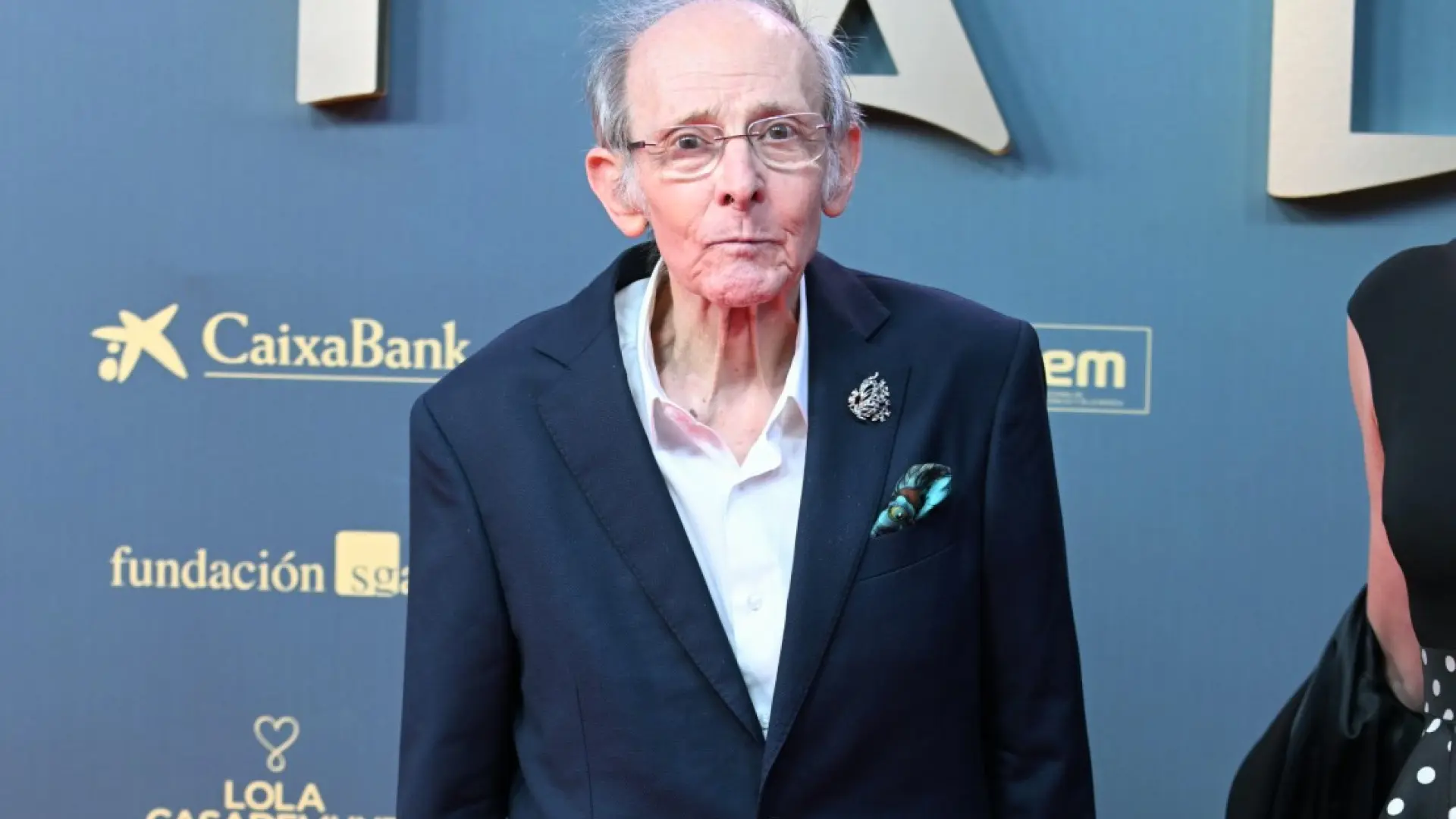 Emilio Gutiérrez Caba sufre una caída antes de salir al escenario y es trasladado al hospital