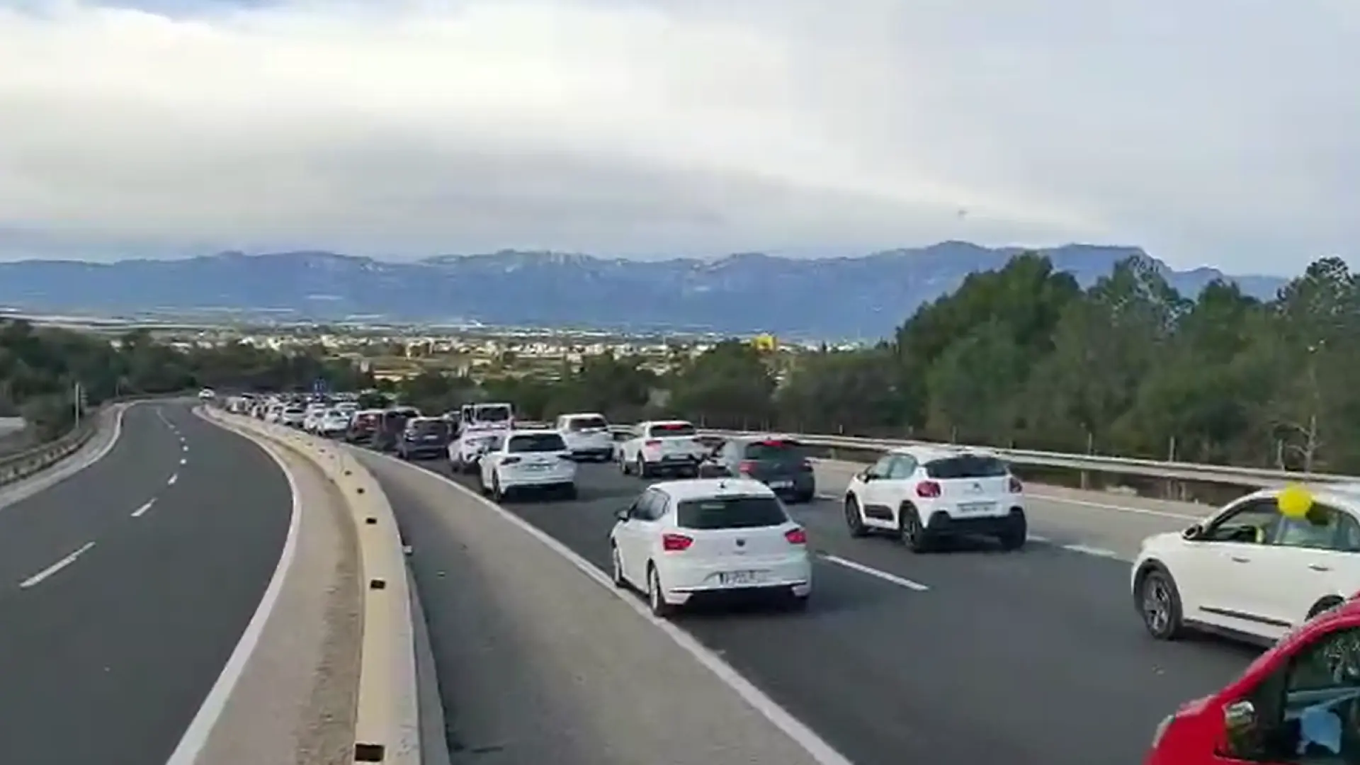 La huelga de profesores de Catalunya corta varias carreteras: estas son las vías afectadas