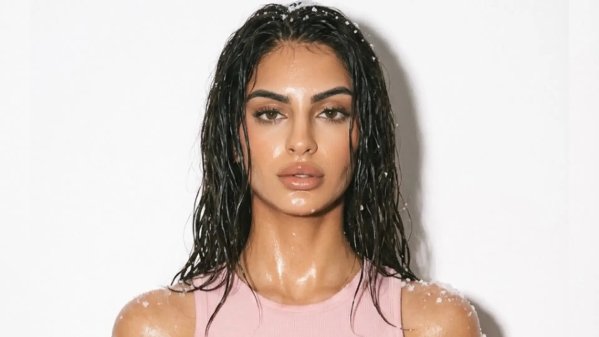 Sthefany, de 'La isla de las tentaciones', se somete a una carboxiterapia facial: "No duele nada, es más el miedo"